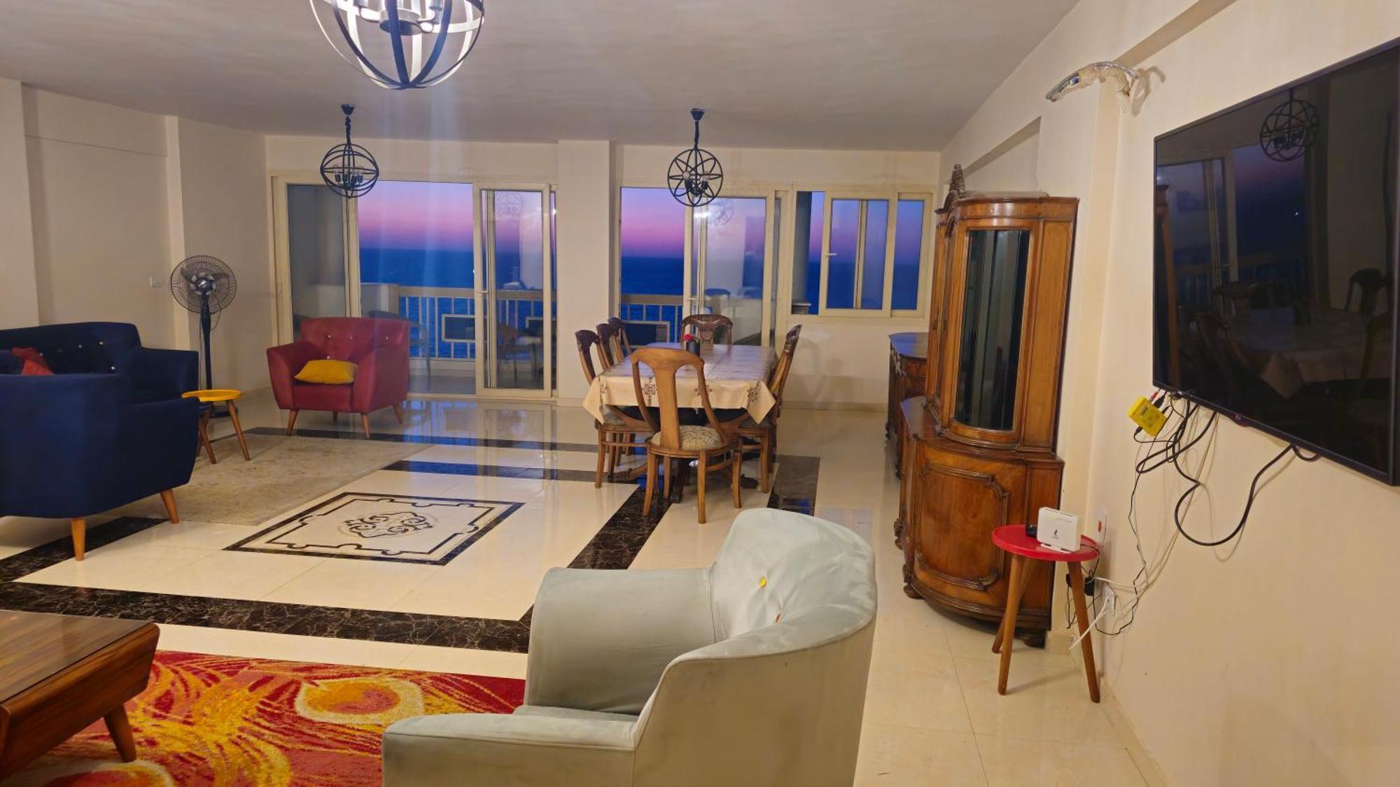 Alex Sea View - Families Only *