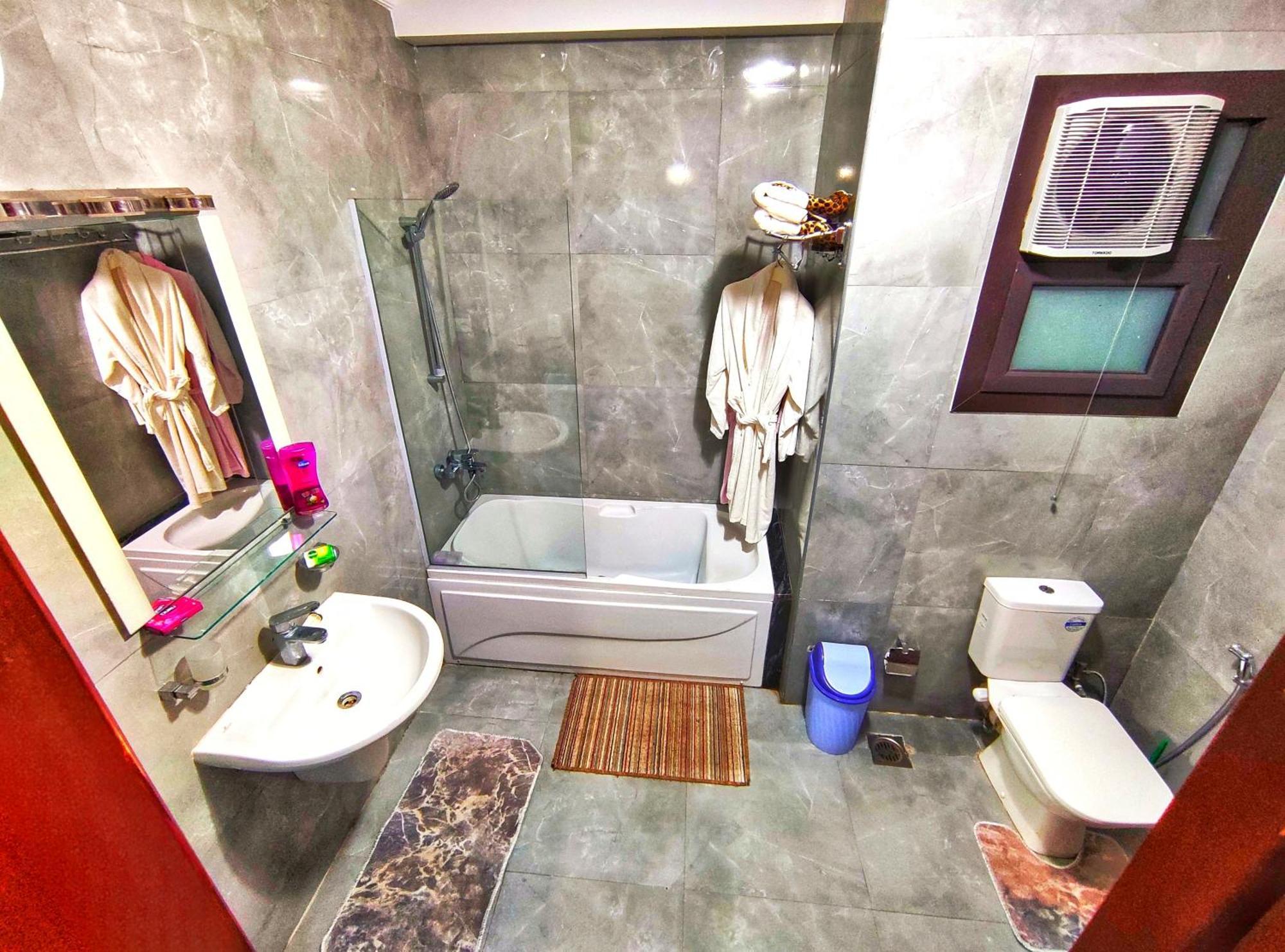 ملكى صف اول بحر بورتو سعيد Aparthotel *