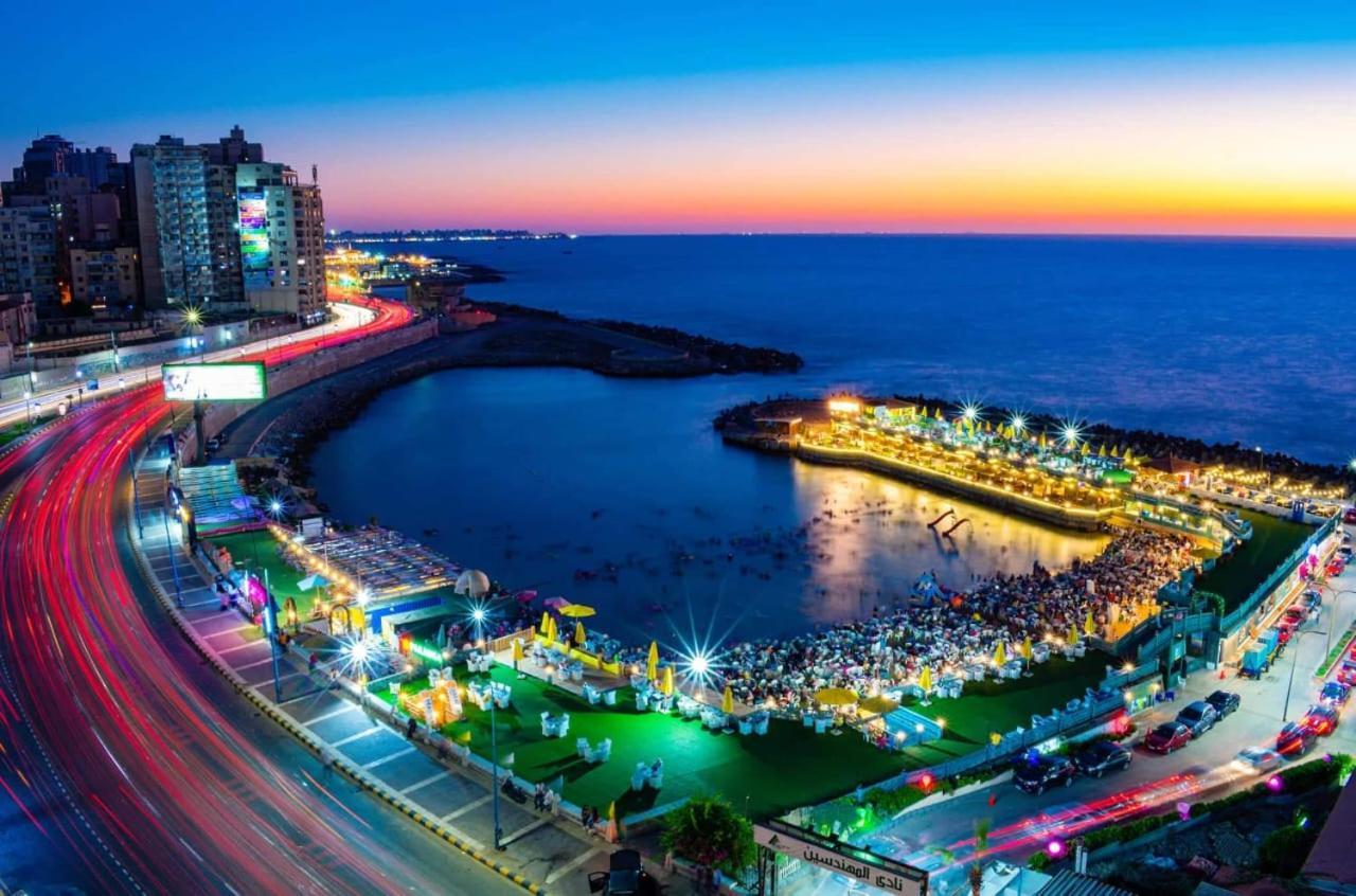 ساحرة مع اطلالة بانوراميه على البحر Alexandria