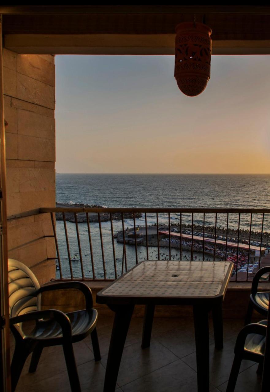 ساحرة مع اطلالة بانوراميه على البحر Apartment