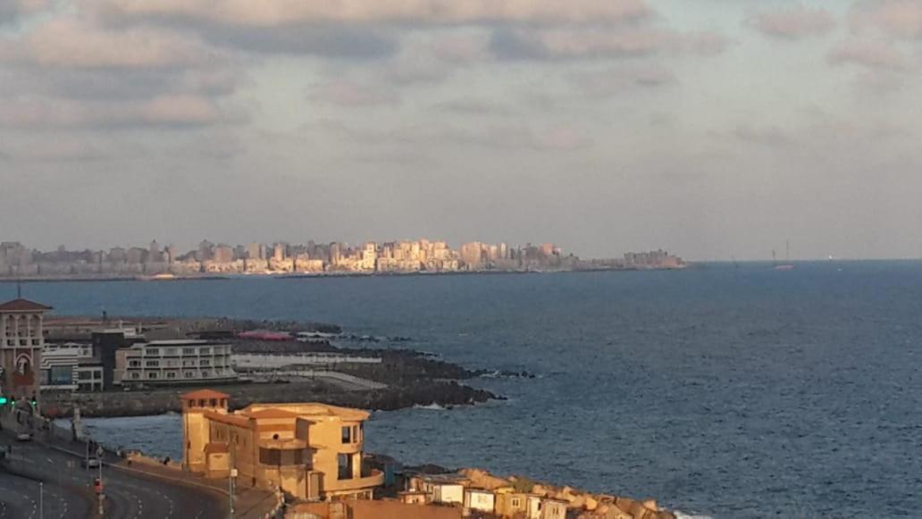 ساحرة مع اطلالة بانوراميه على البحر Apartment *