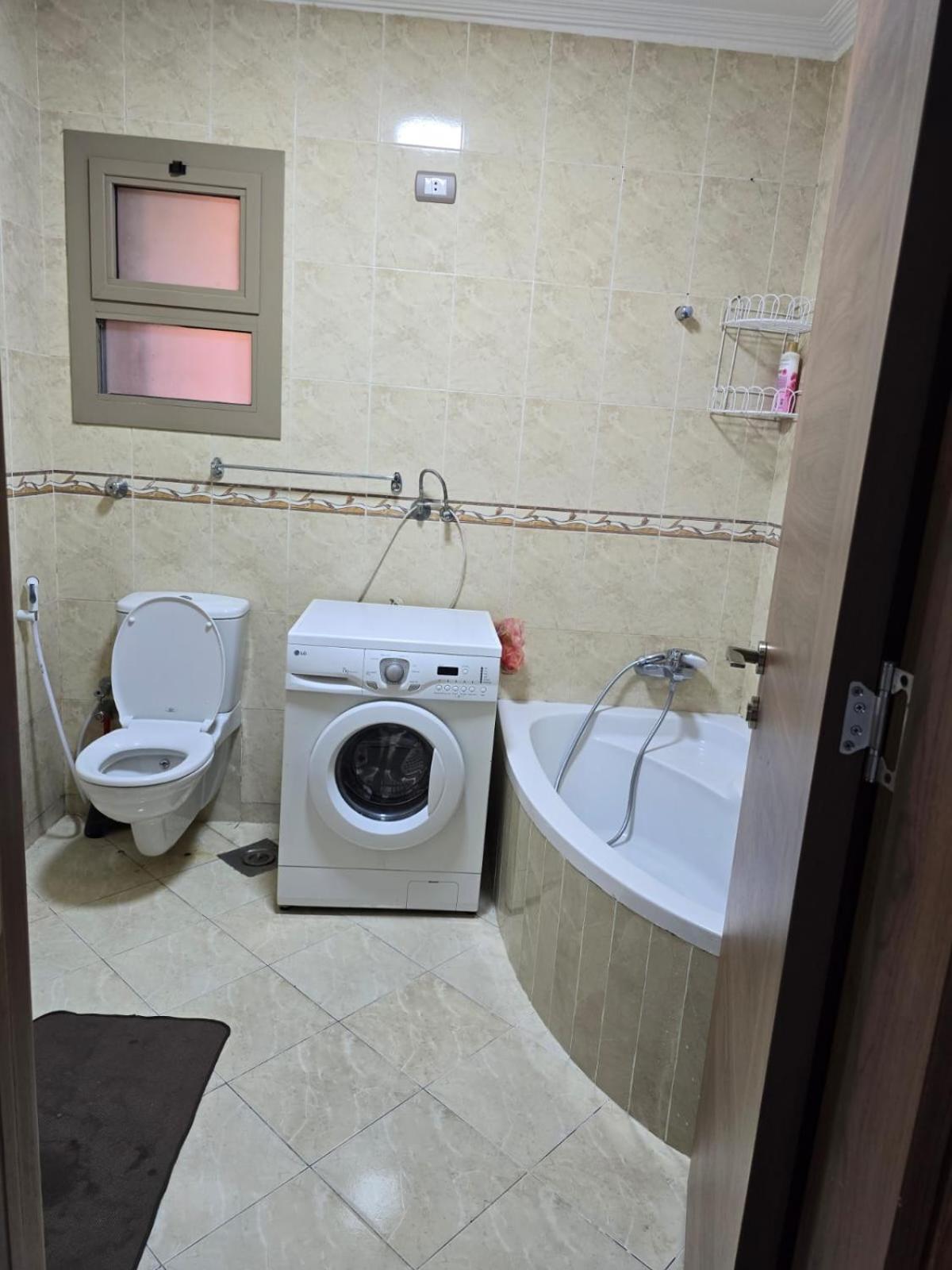 El-shaikh Zayed, 6 October 3bhk Flat- Families Only *