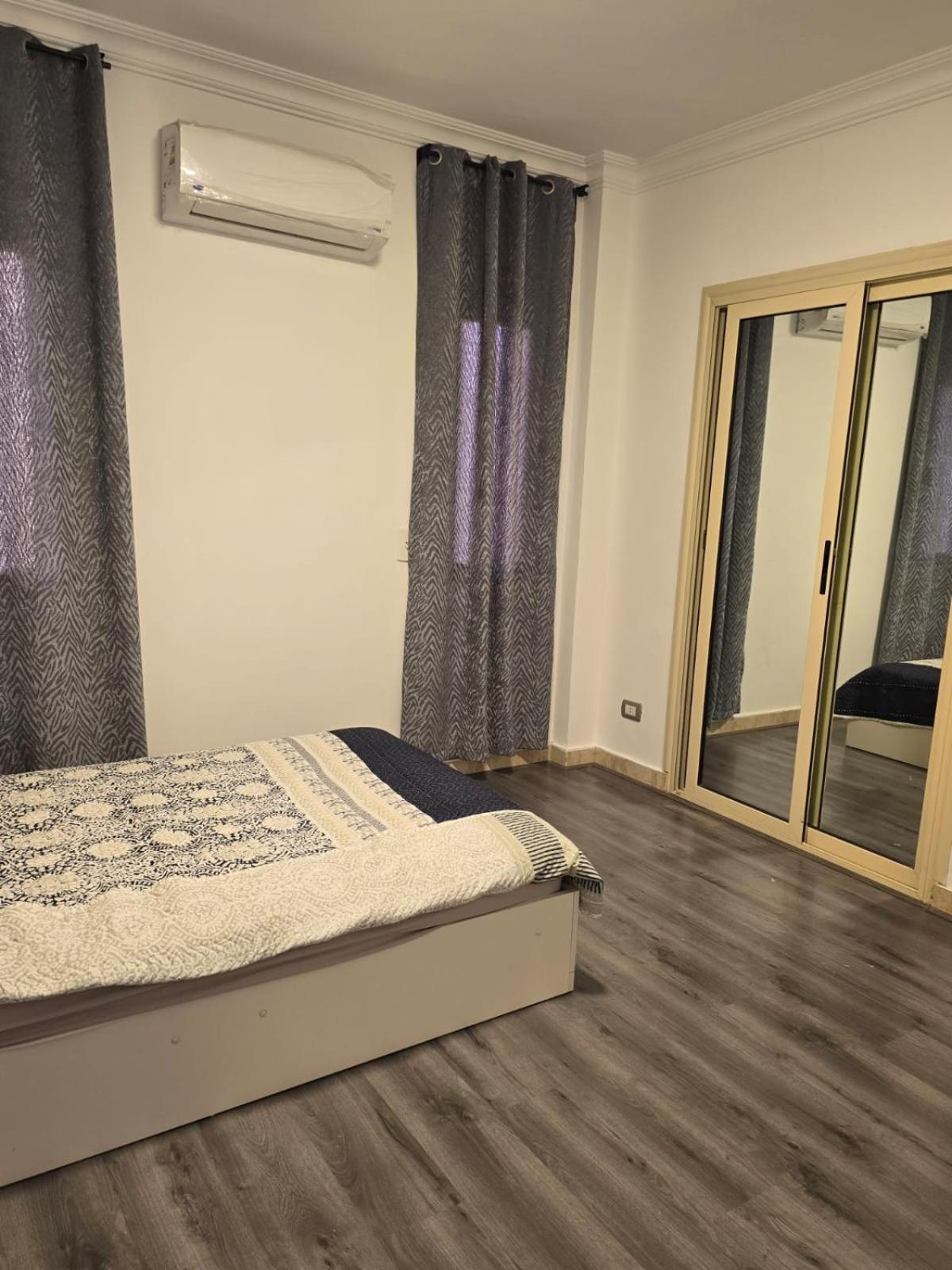 Apartment El-shaikh Zayed, 6 October 3bhk Flat- Families Only Sheikh Zayed City