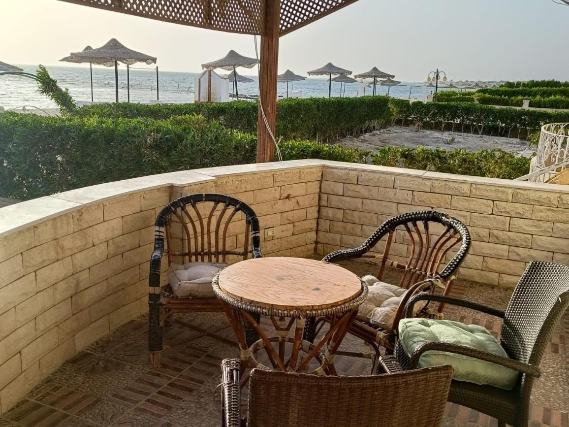 Apartment مكيف علي البحر صف أول بحديقة خاصة ومكيف بمنتجع براس سدر *