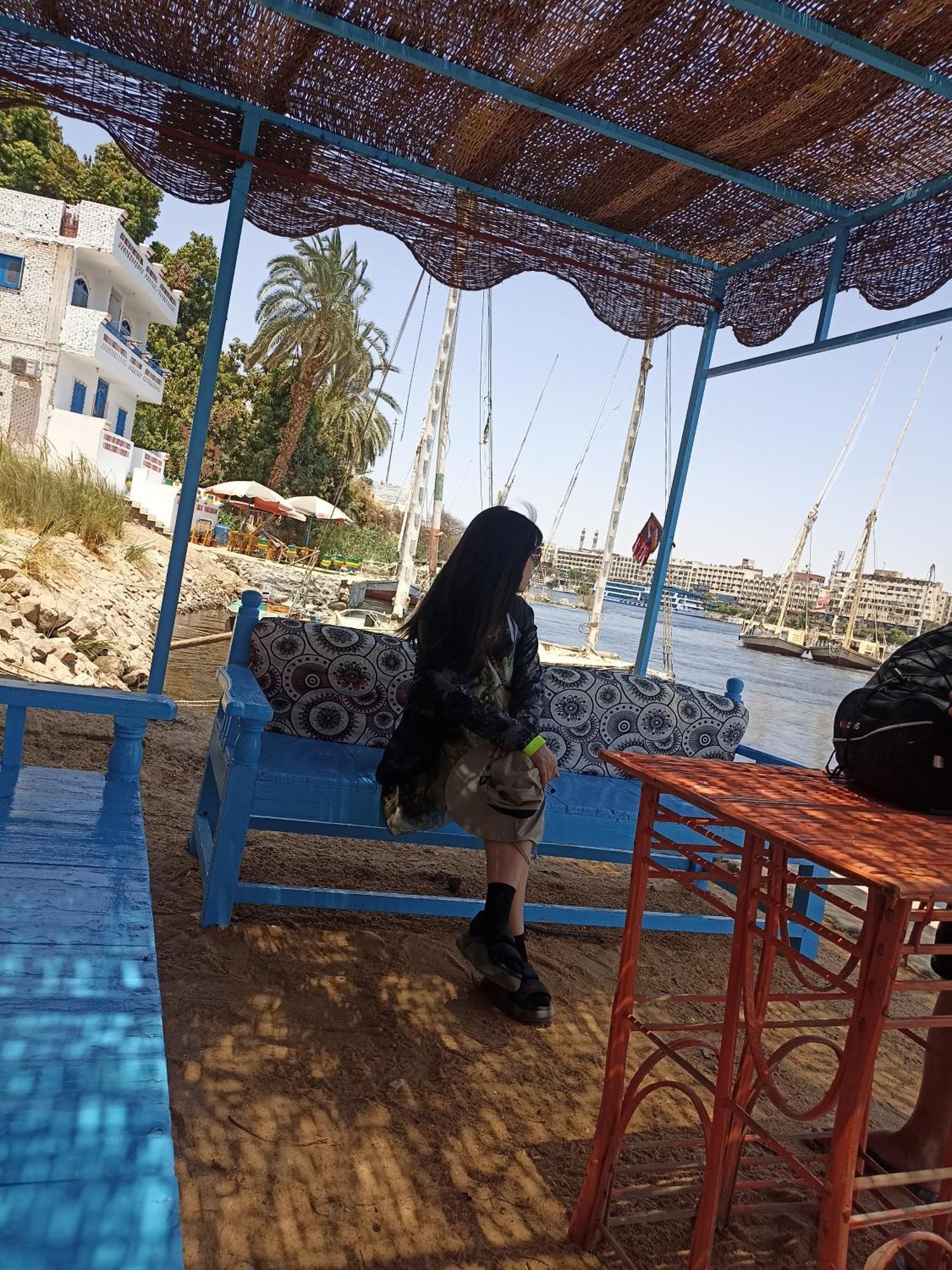 Awi * Aswan