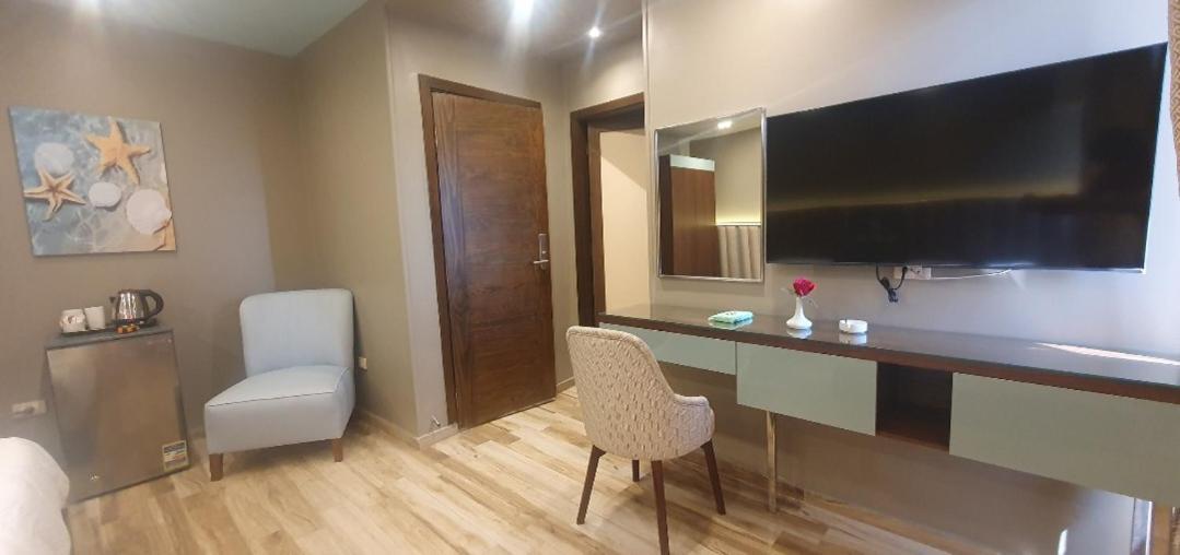 Grand Bayan & At Nile Plaza Hotel