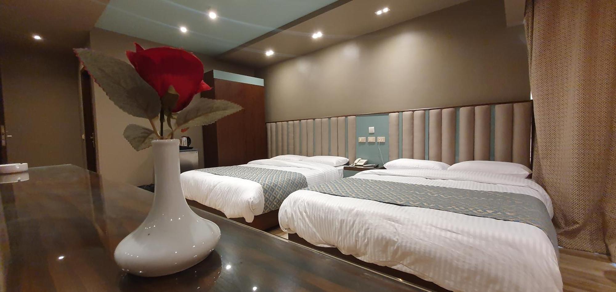 Hotel Grand Bayan & At Nile Plaza 2*