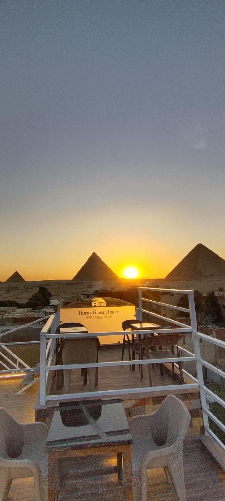 Horus Pyramids * Kafret el-Gabal