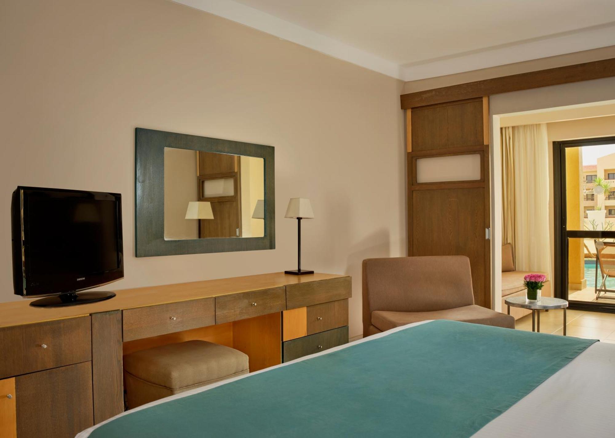 Coral Sea Aqua Club Hotel