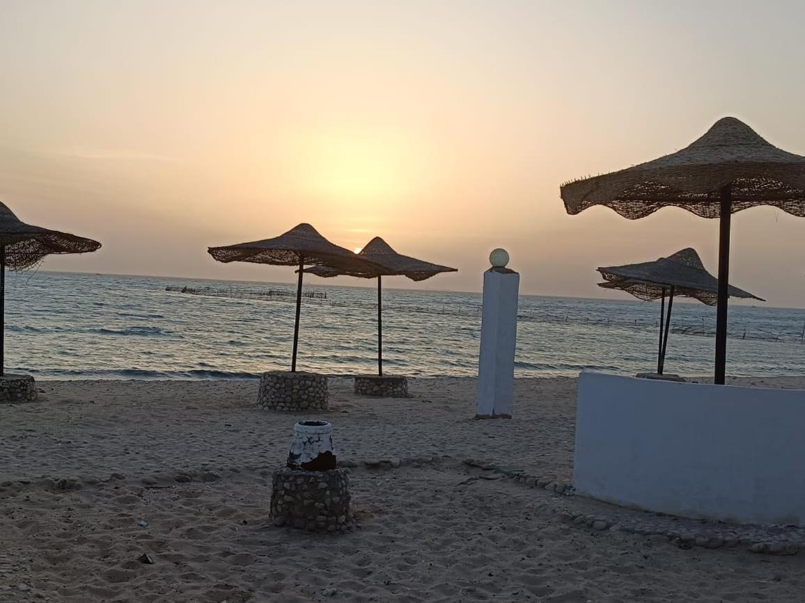 مكيف علي البحر صف أول بحديقة خاصة ومكيف بمنتجع براس سدر Apartment Ras Sedr