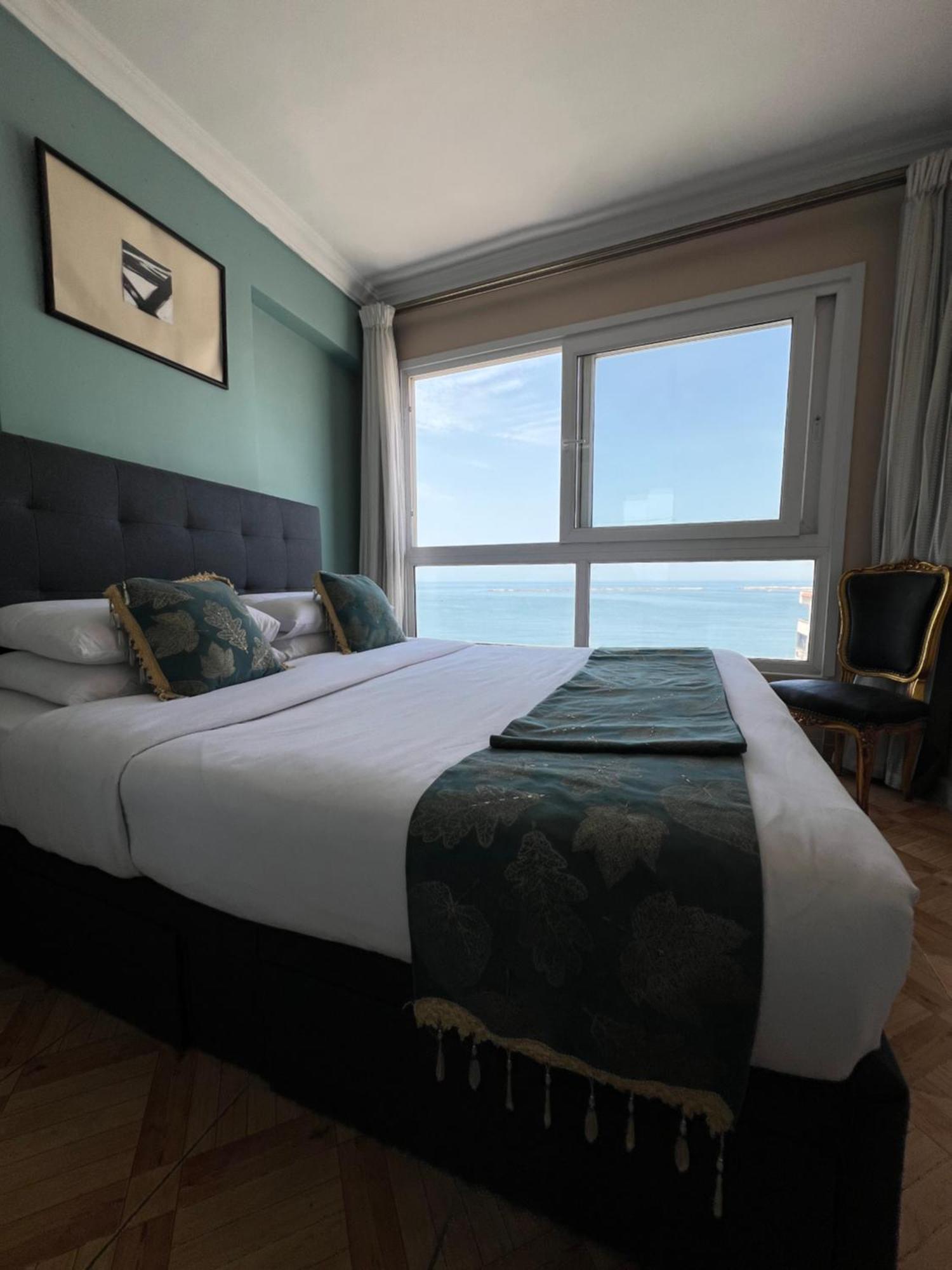 Downtown Sea View Apartment *
