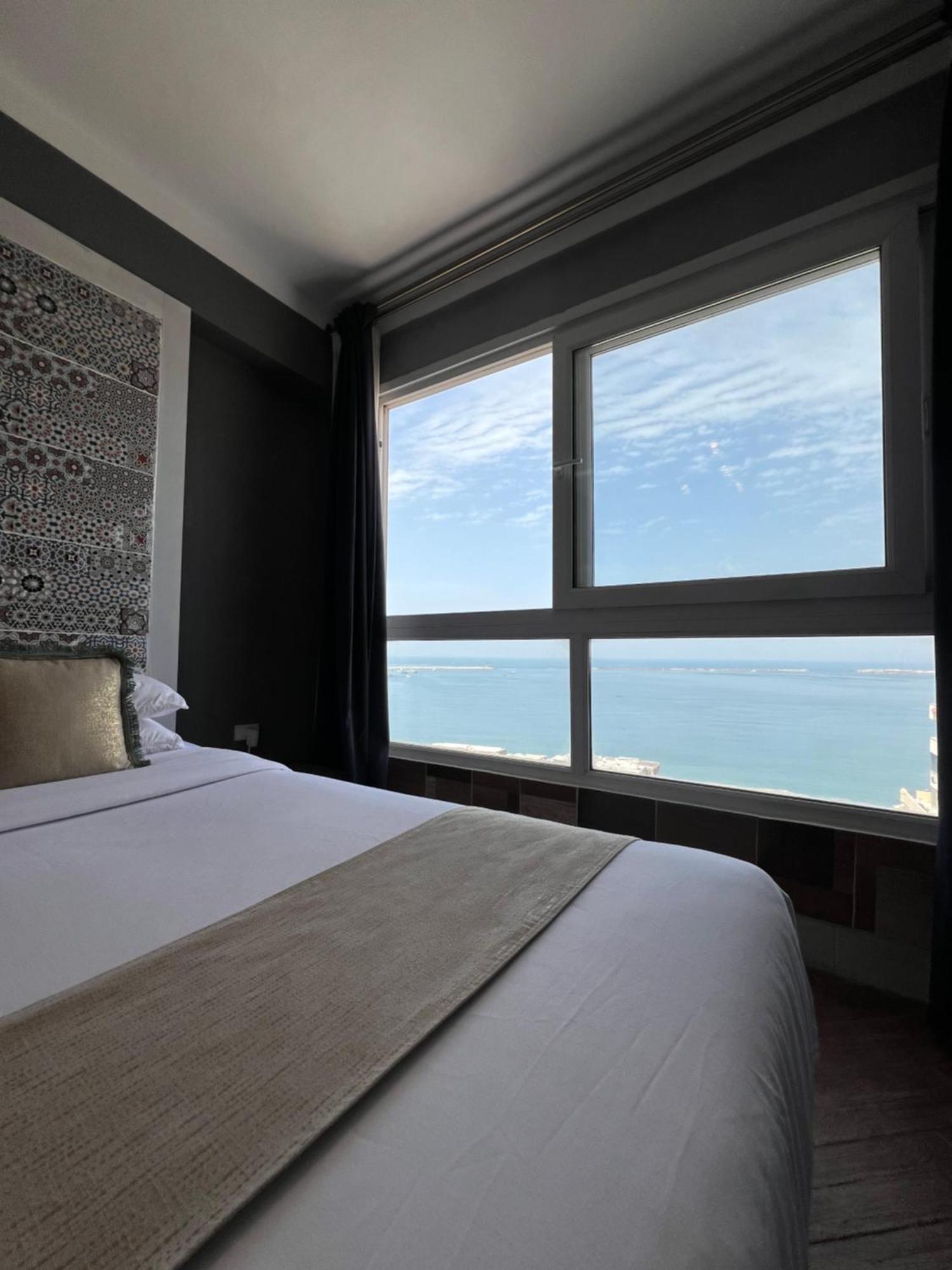 Downtown Sea View Apartment *