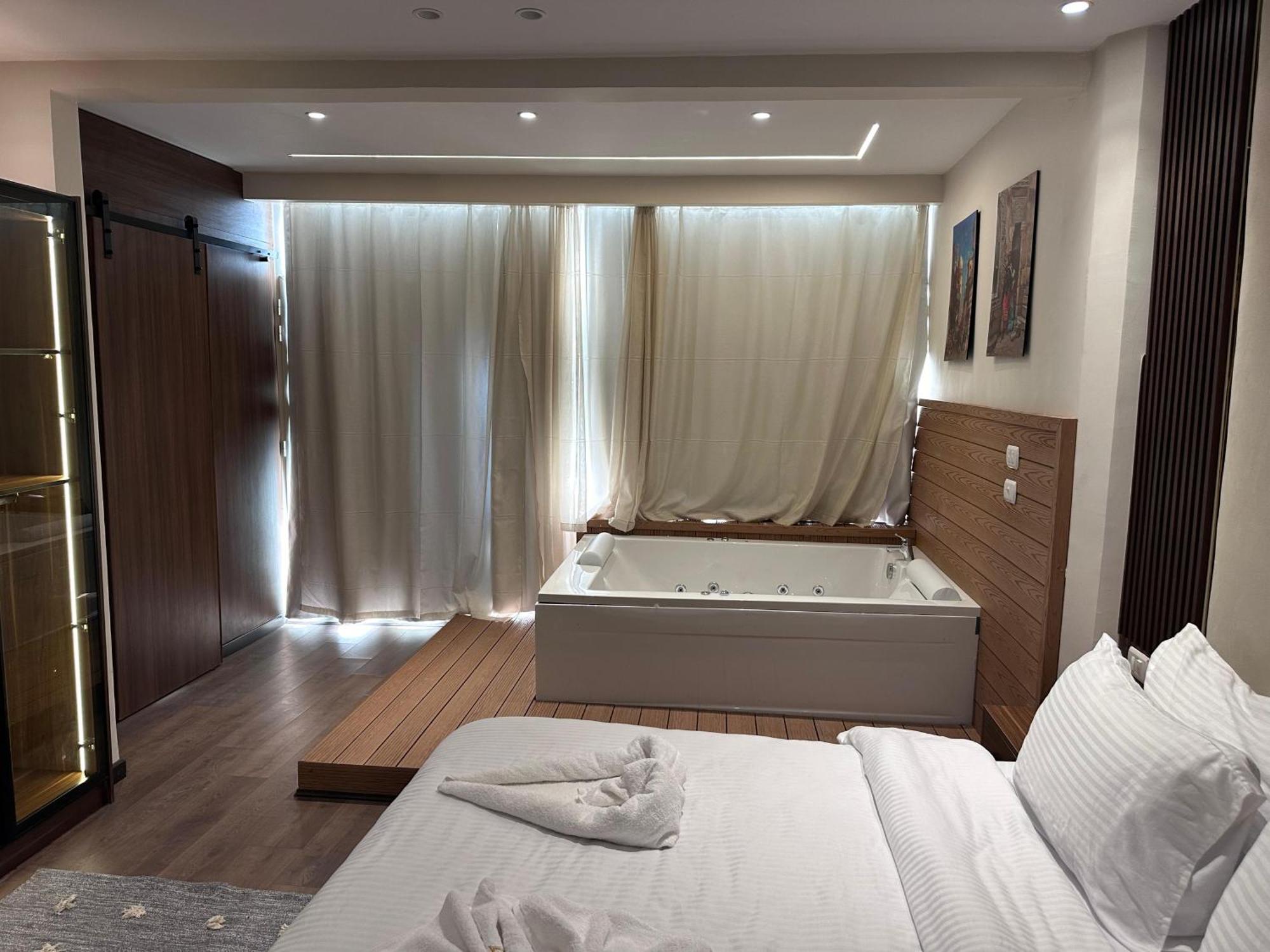 Hotel The Palace Pyramids 3*