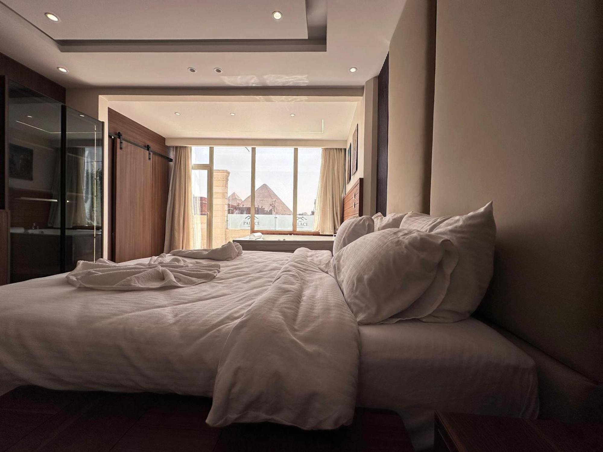 Hotel The Palace Pyramids 3*