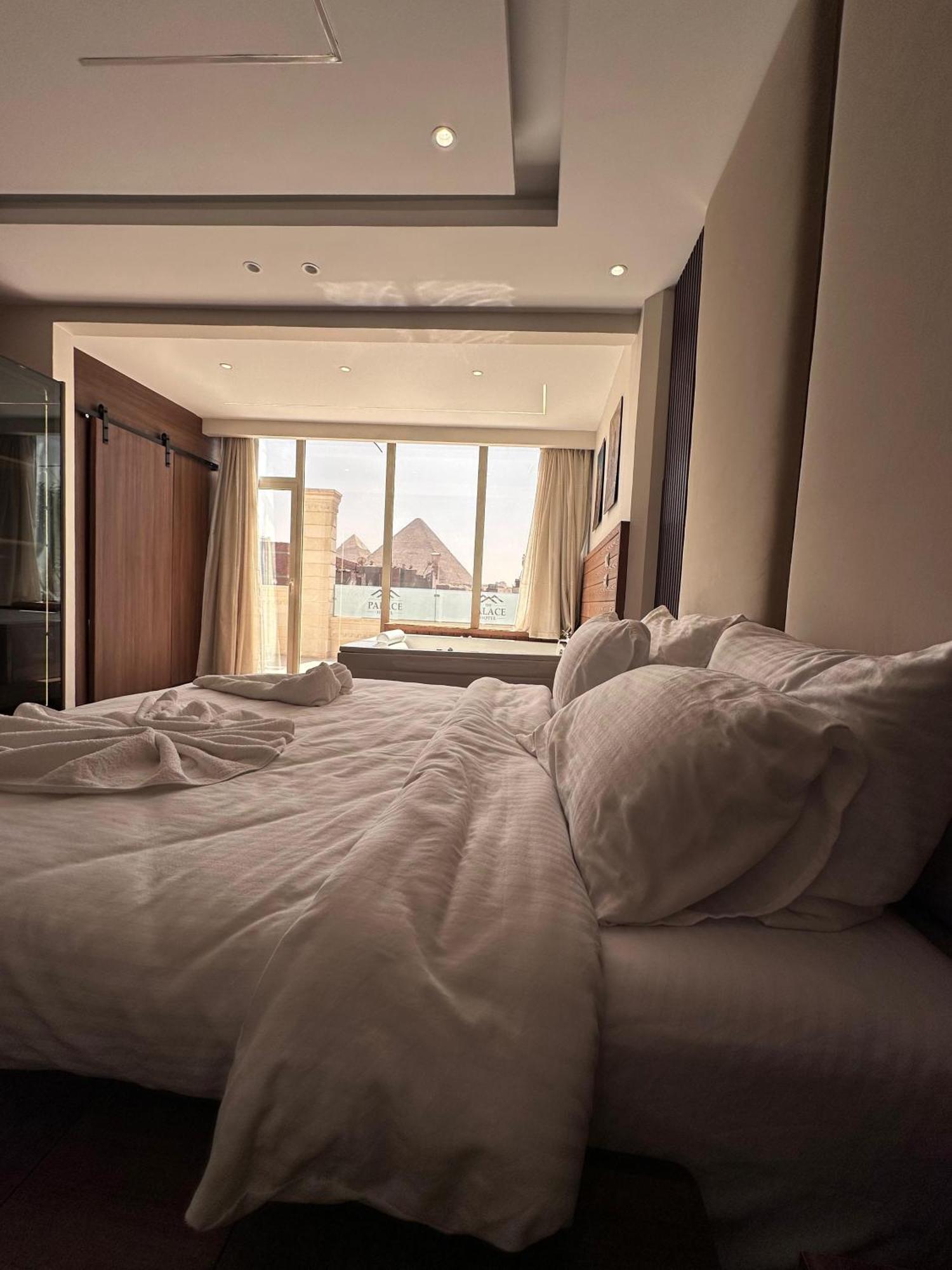 Hotel The Palace Pyramids 3*
