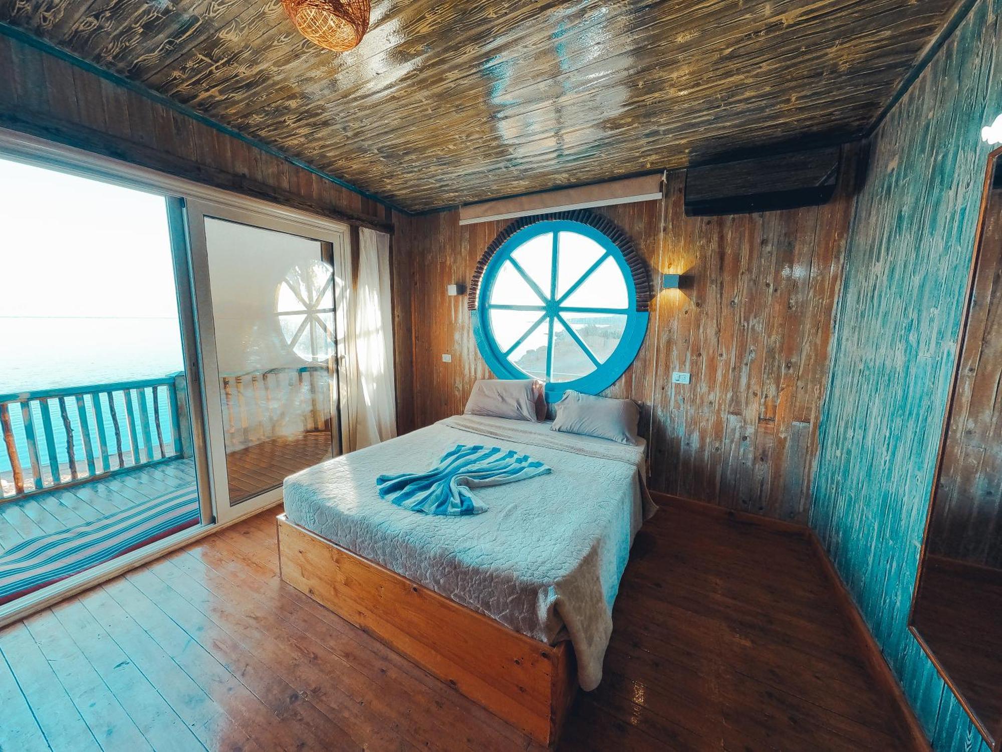 New Moon Island Camp Lodge *