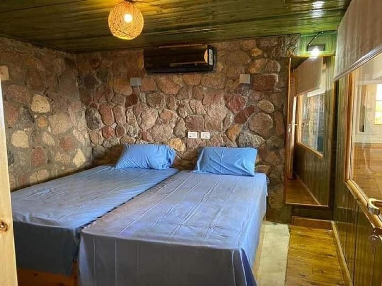 New Moon Island Camp Lodge *