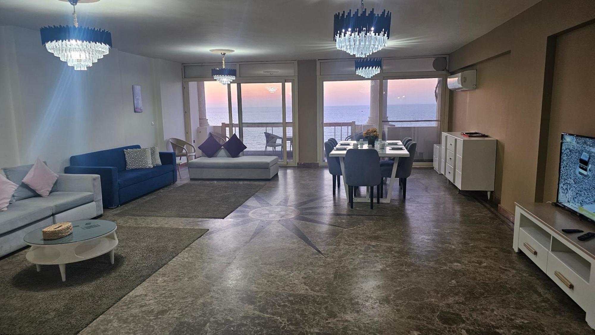 Midpoint Sea View - Families Only Apartament *
