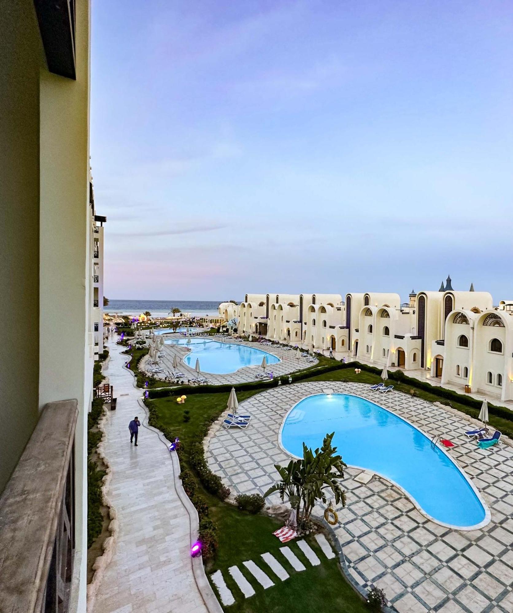 Aparthotel Luxury Beachfront Studio- Foreign Nationals Only