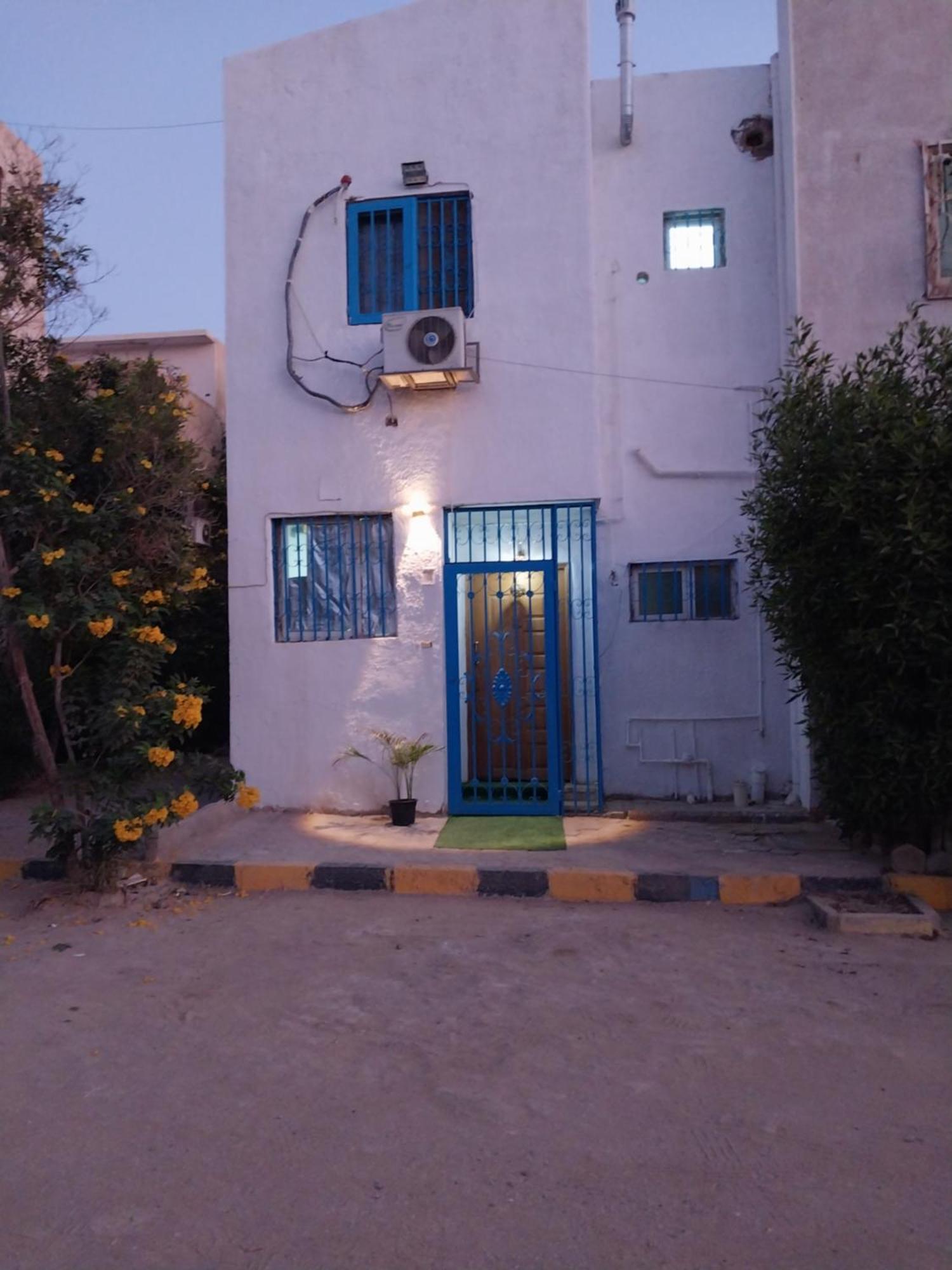 In A Compound With A Rooftop In Sheikh Zayed Villa