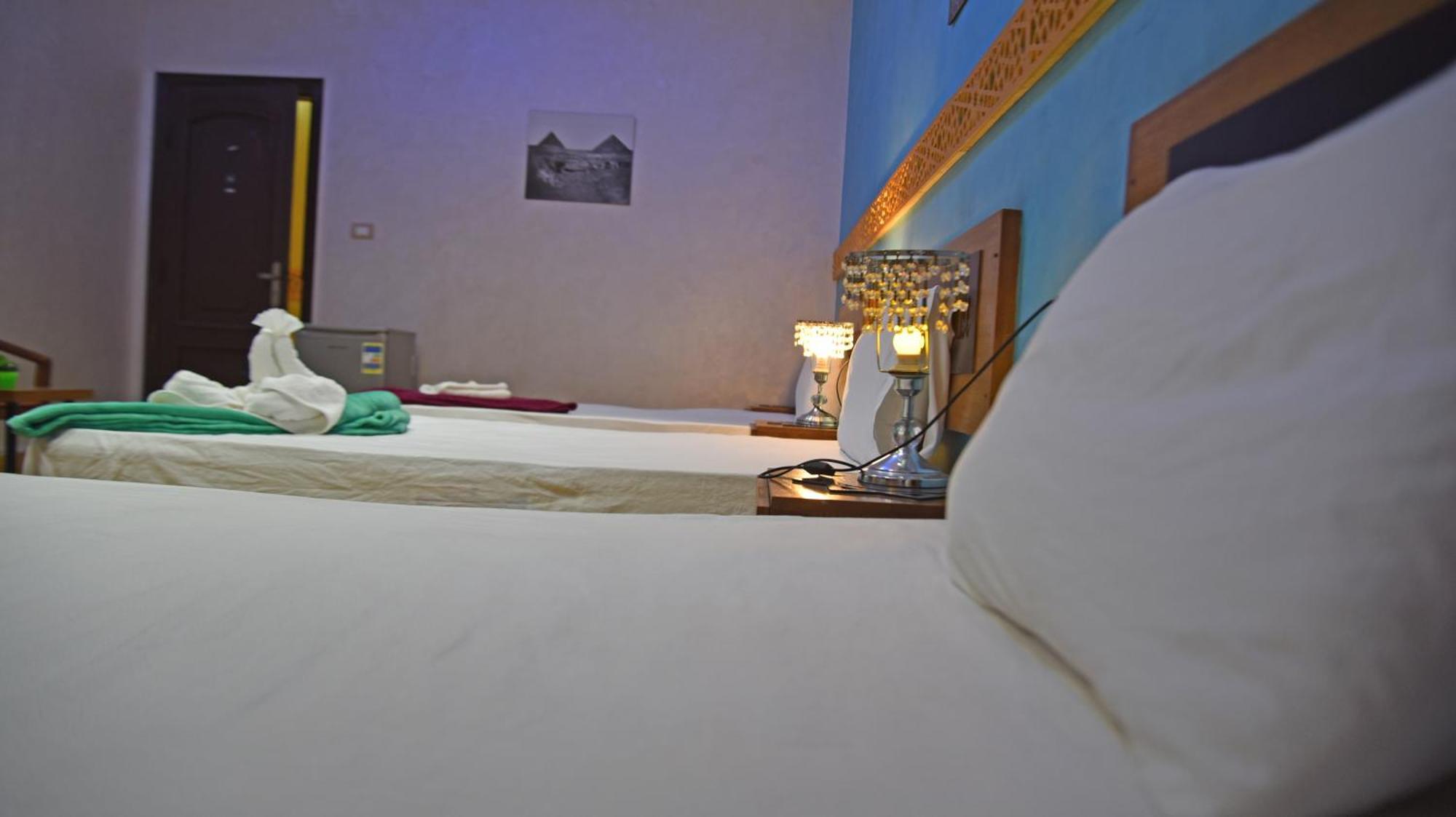 Hostel Pyramids View *
