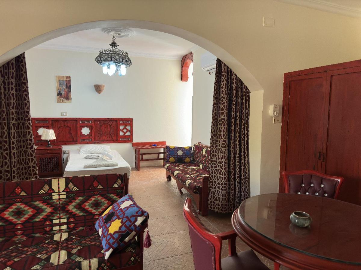 Ali Baba Hostel *
