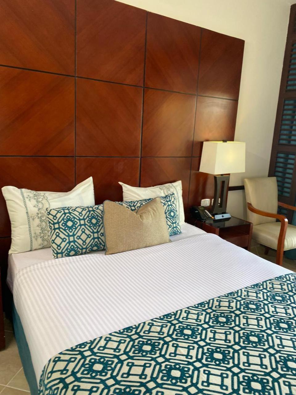 Grand Waha Resort *