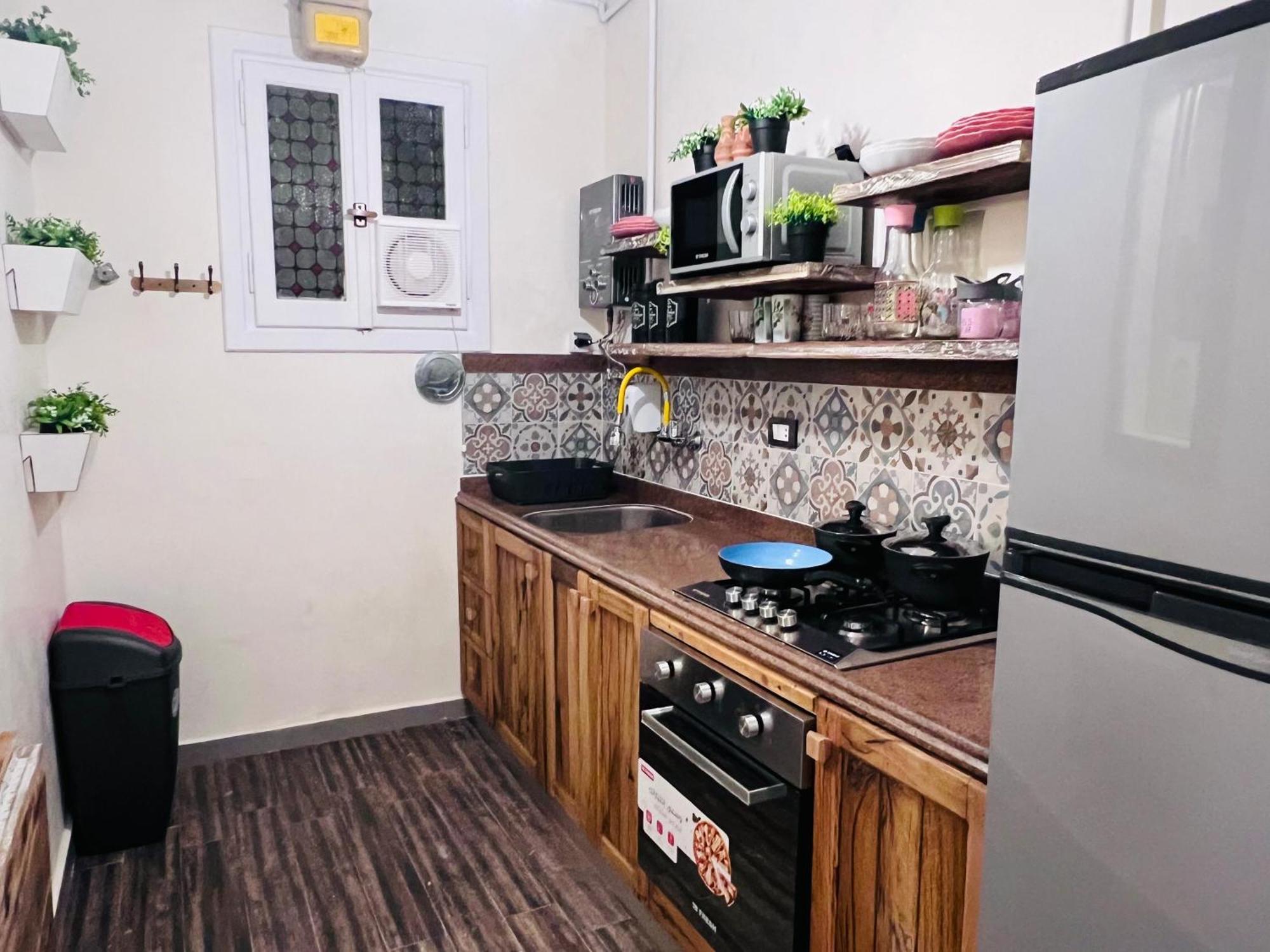 Ma Maison Gleem, * Alexandria