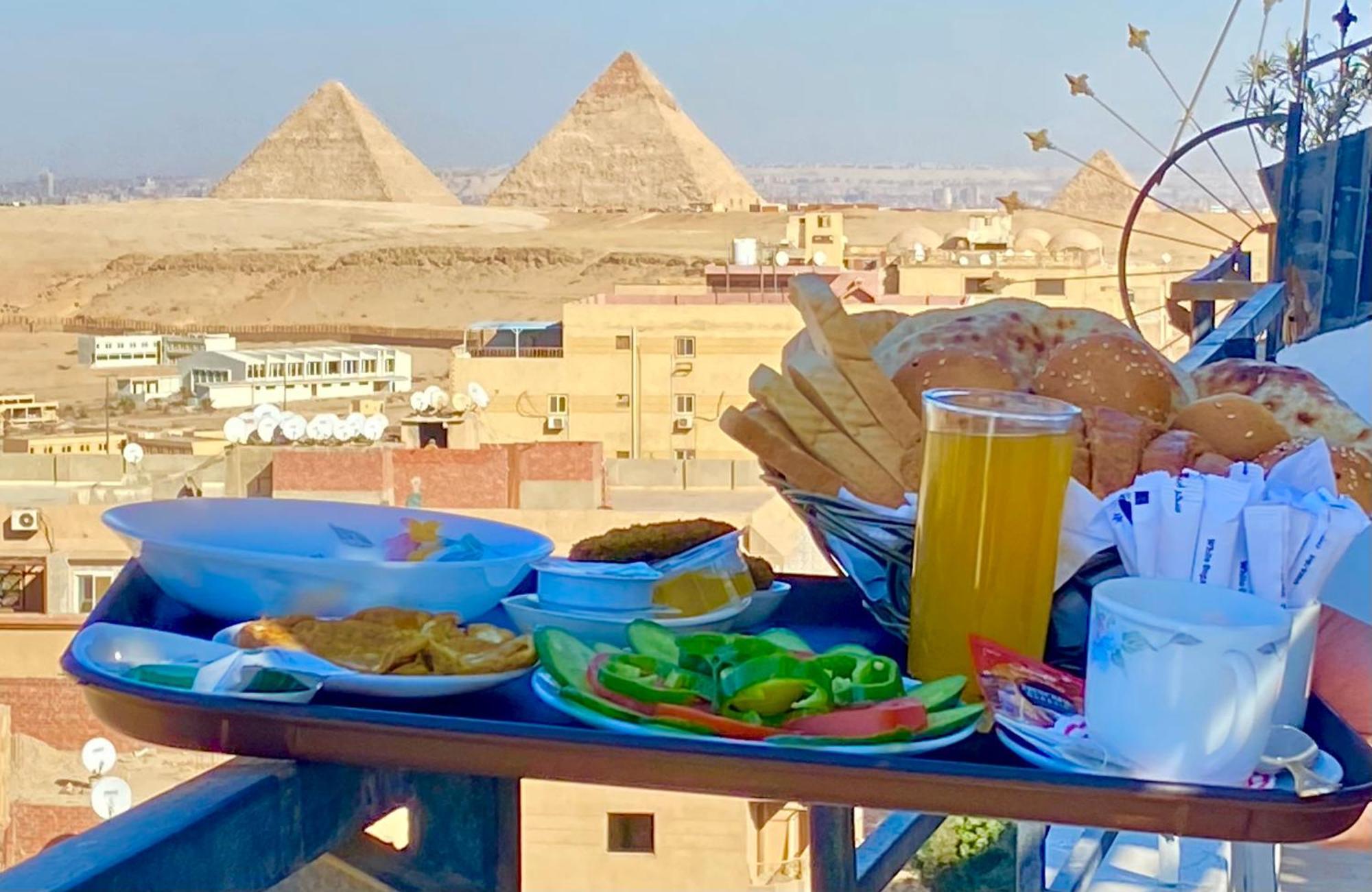 Camping Panorama 3 Pyramids View