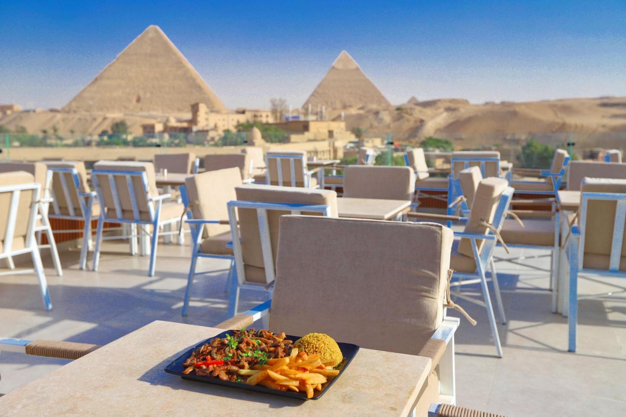 Gaia Pyramids Guest house *
