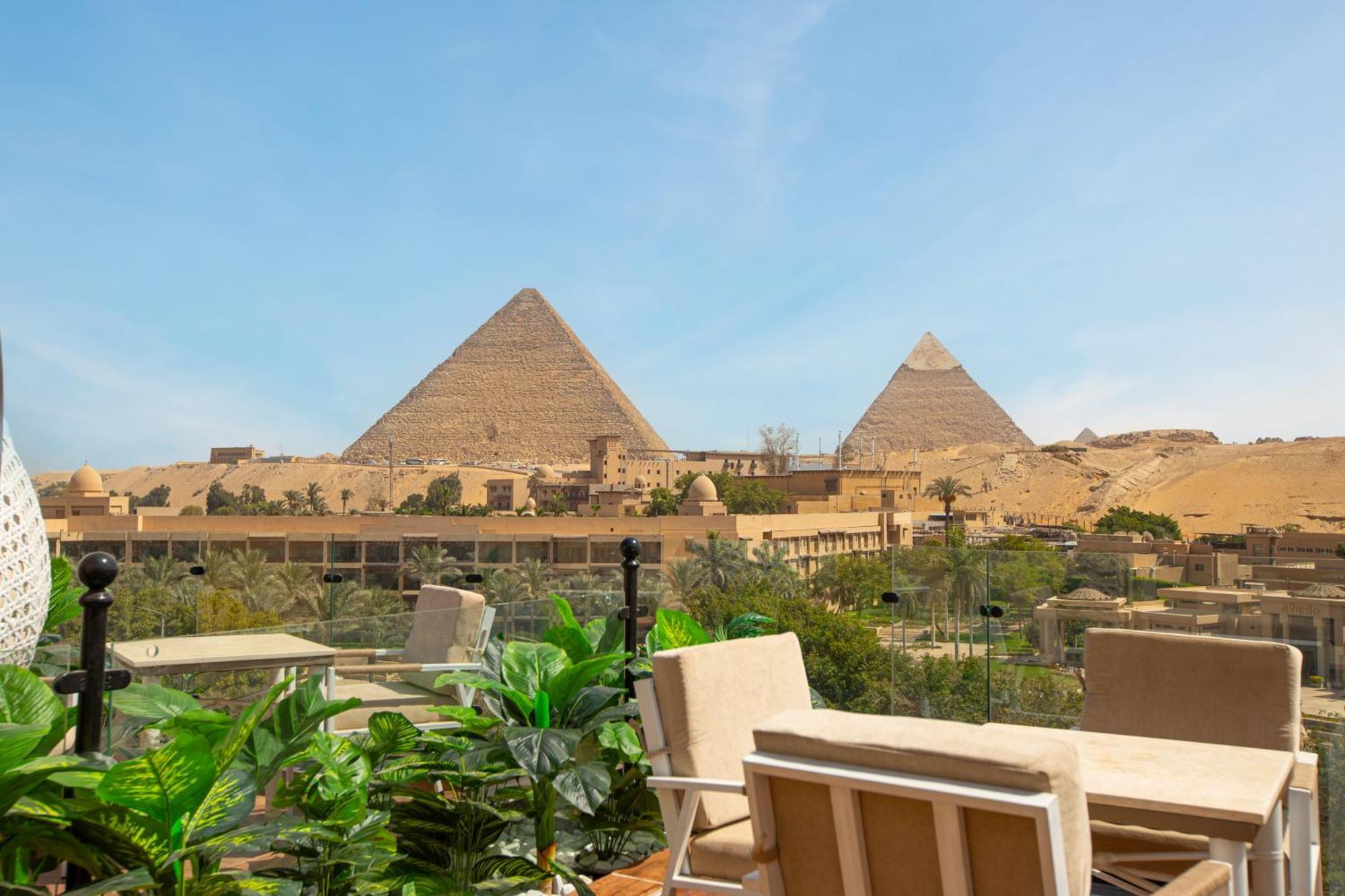 Gaia Pyramids Guest house *