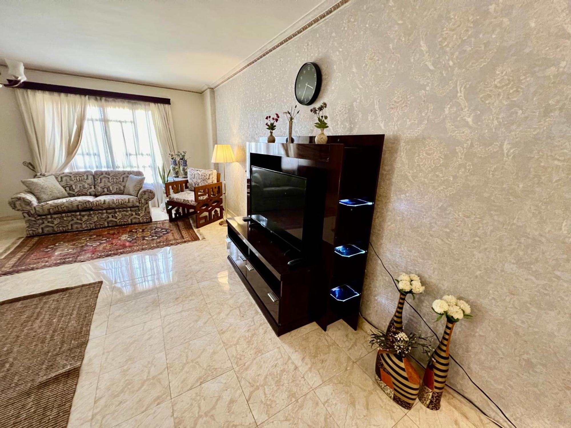 Luxurious 3 Bedroom Rustic Overlooking Huge Garden - For Families And Couples
