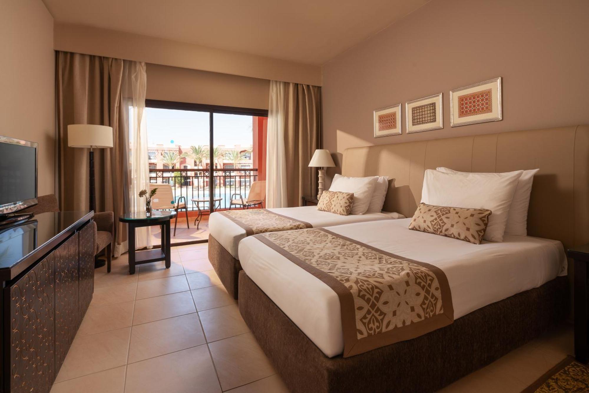 Jaz Tamerina, Almaza Bay Otel