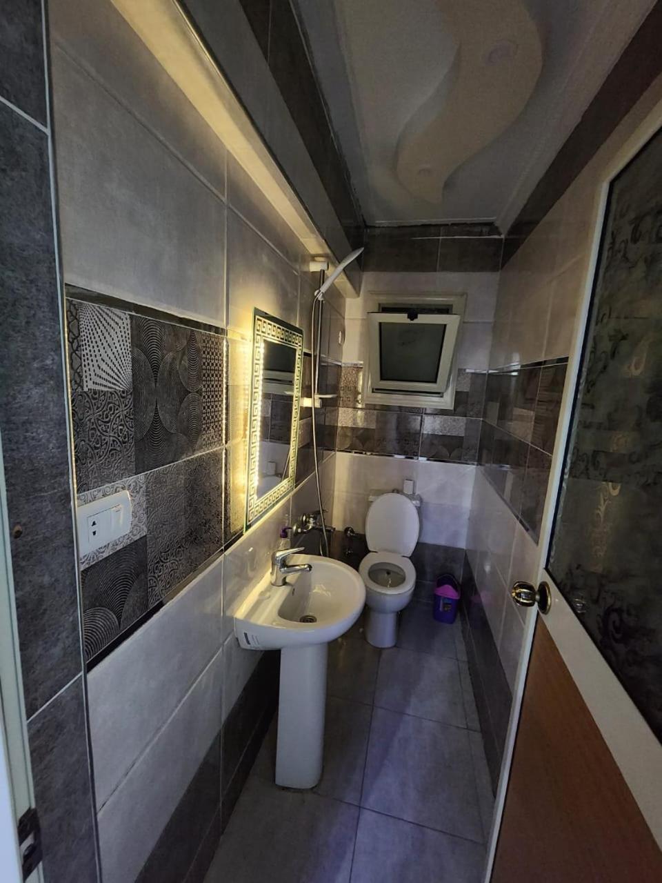 Apartment مكيفة ميامي ع البحر مباشرةً *