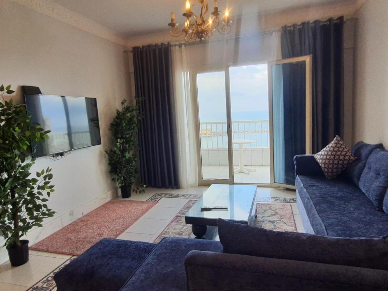 Apartment Square - Brand New Luxury With Stunning Sea View
