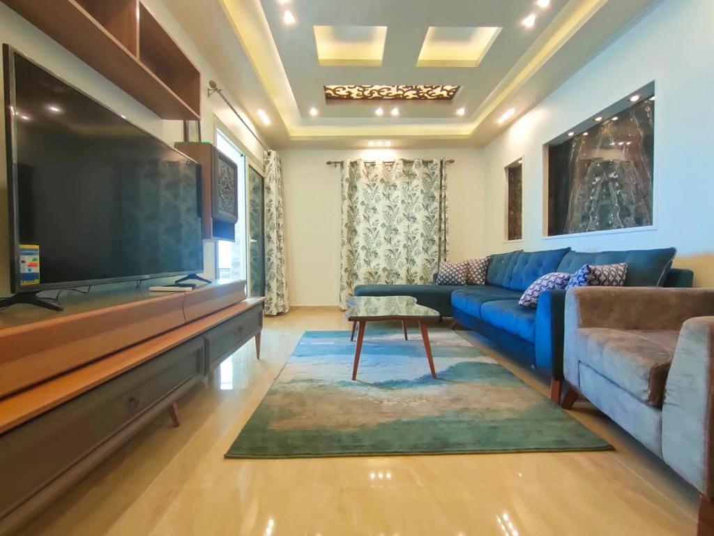 Apartment Square - Brand New Luxury With Stunning Sea View *