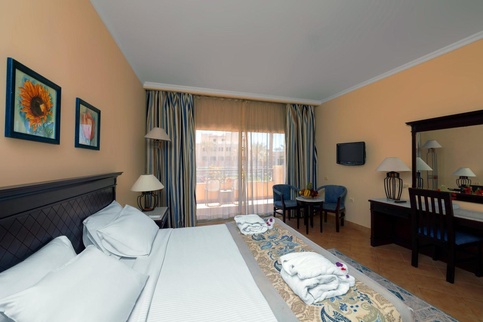Amwaj Oyoun & Casino Resort