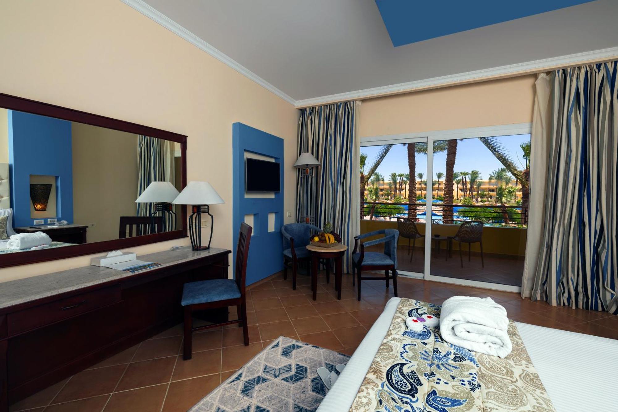 Amwaj Oyoun & Casino 4*