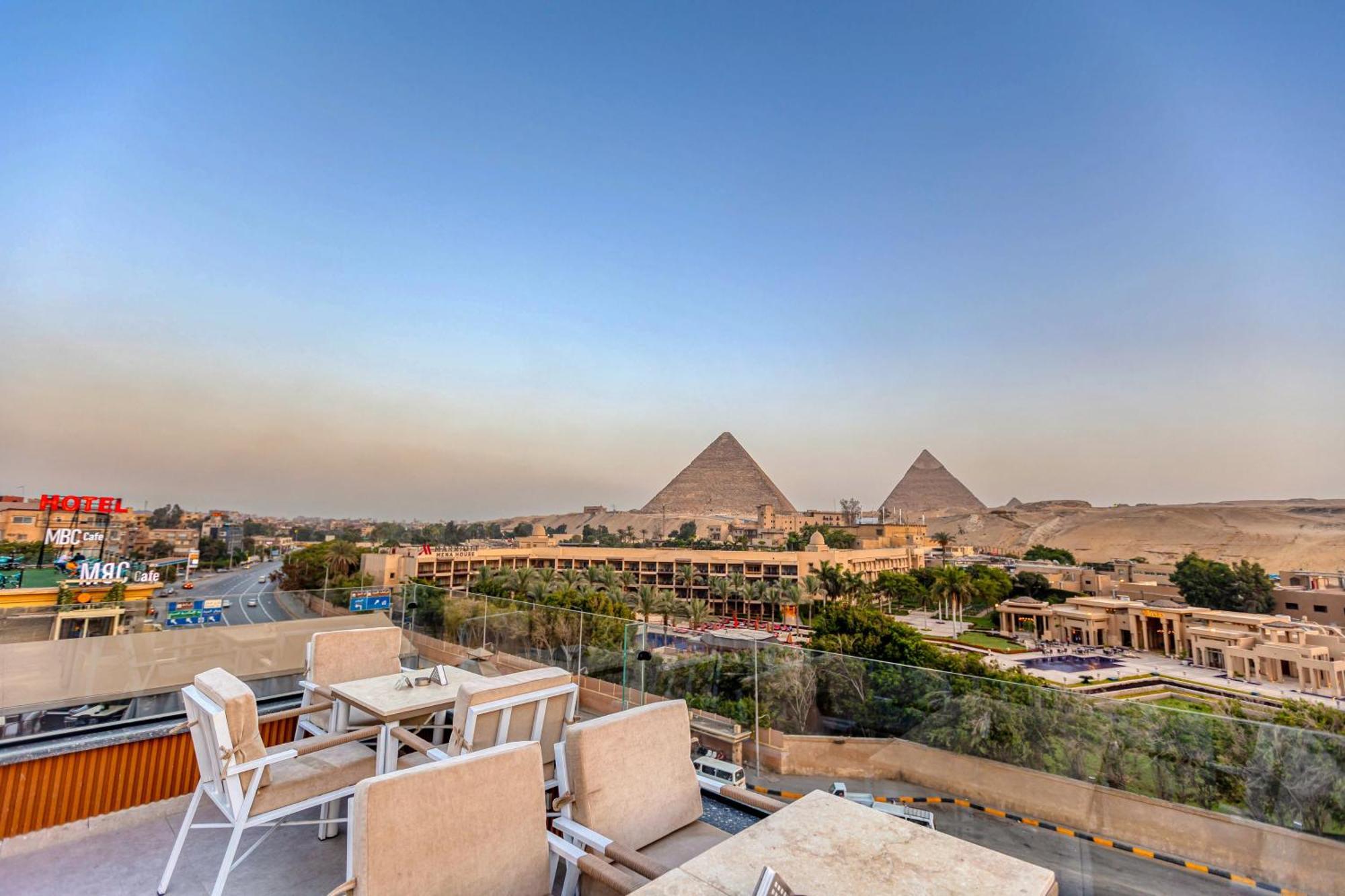 Gaia Pyramids Guest house *