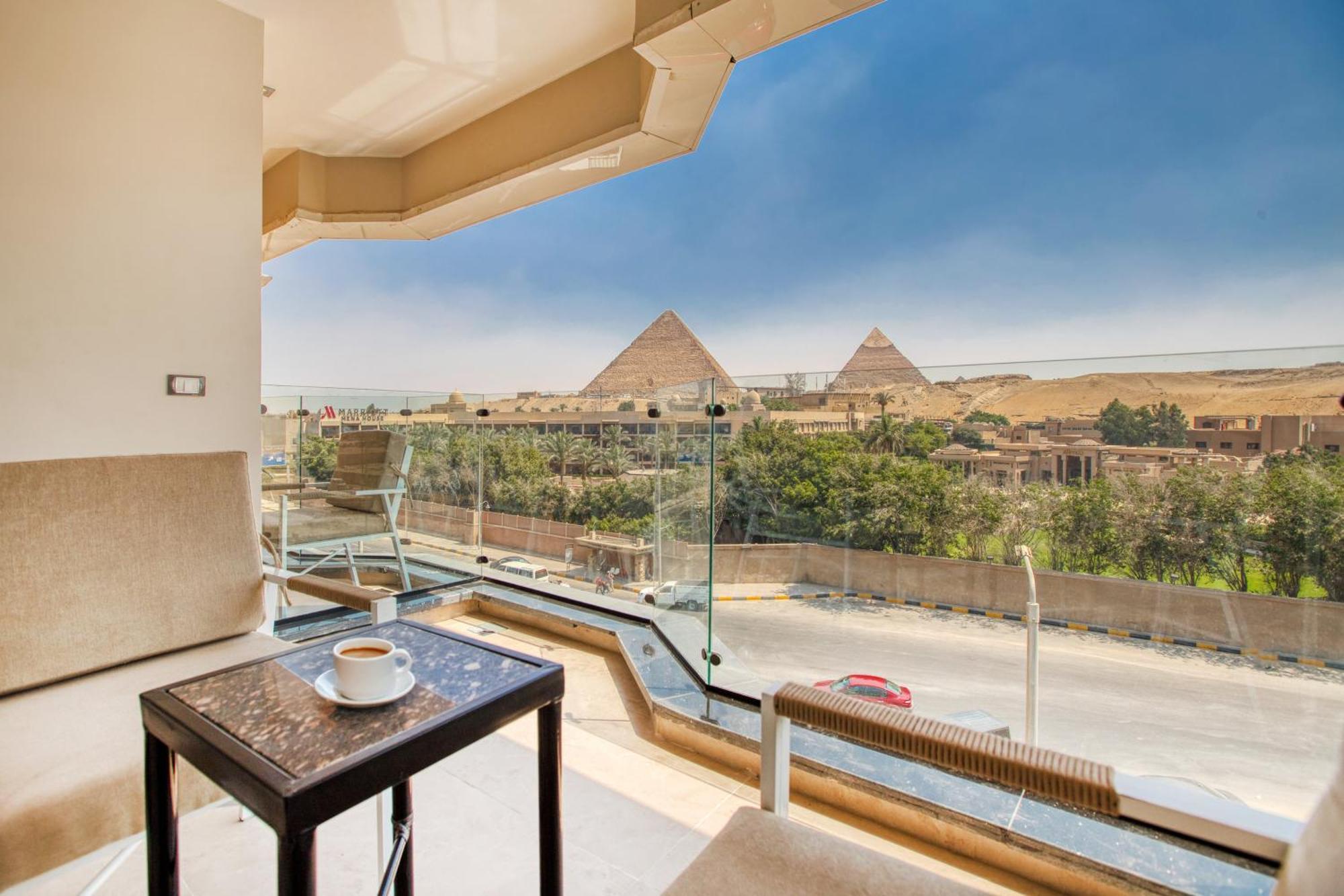 Gaia Pyramids Guest house *