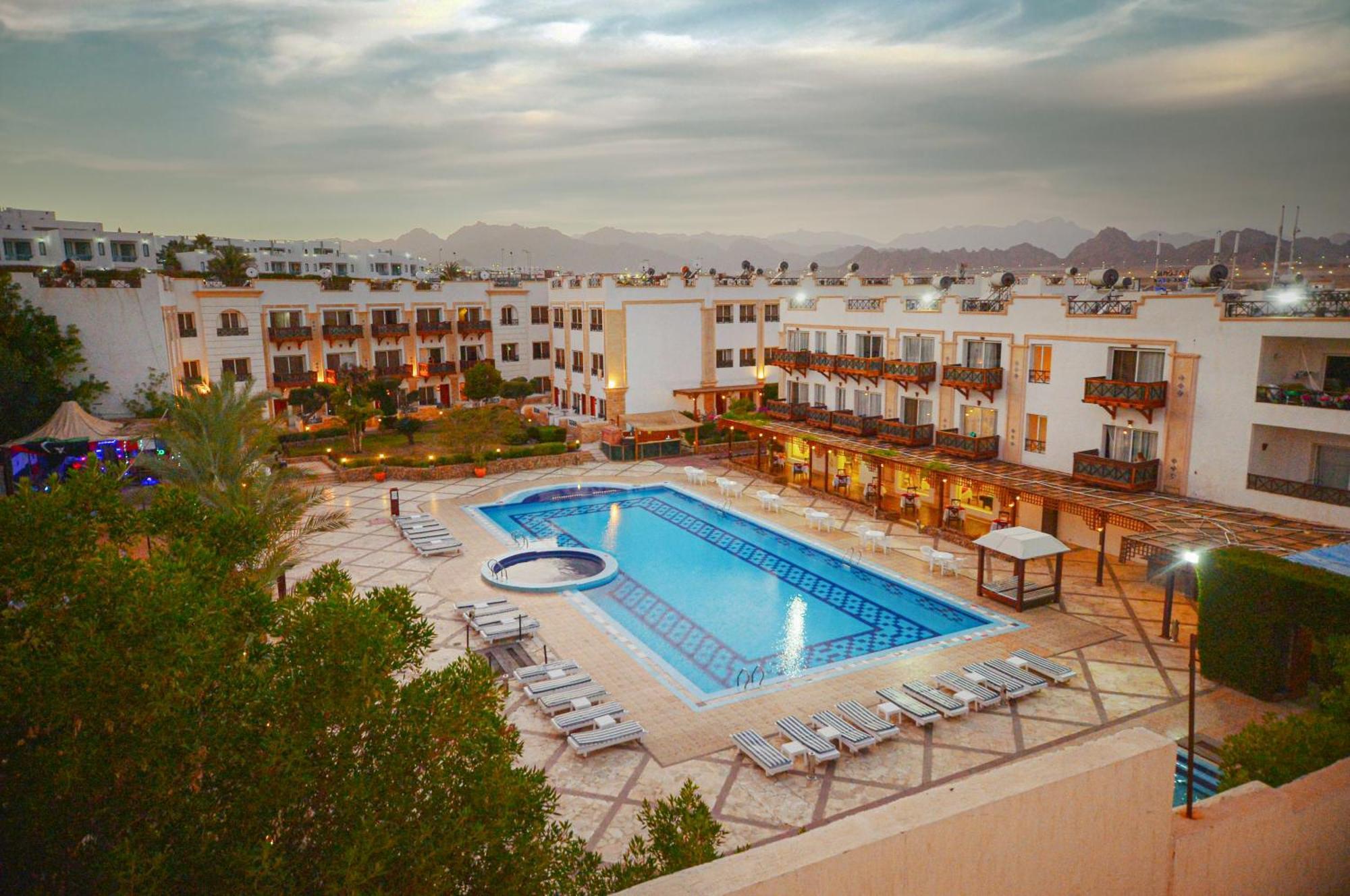 Resort Falcon Naama Star