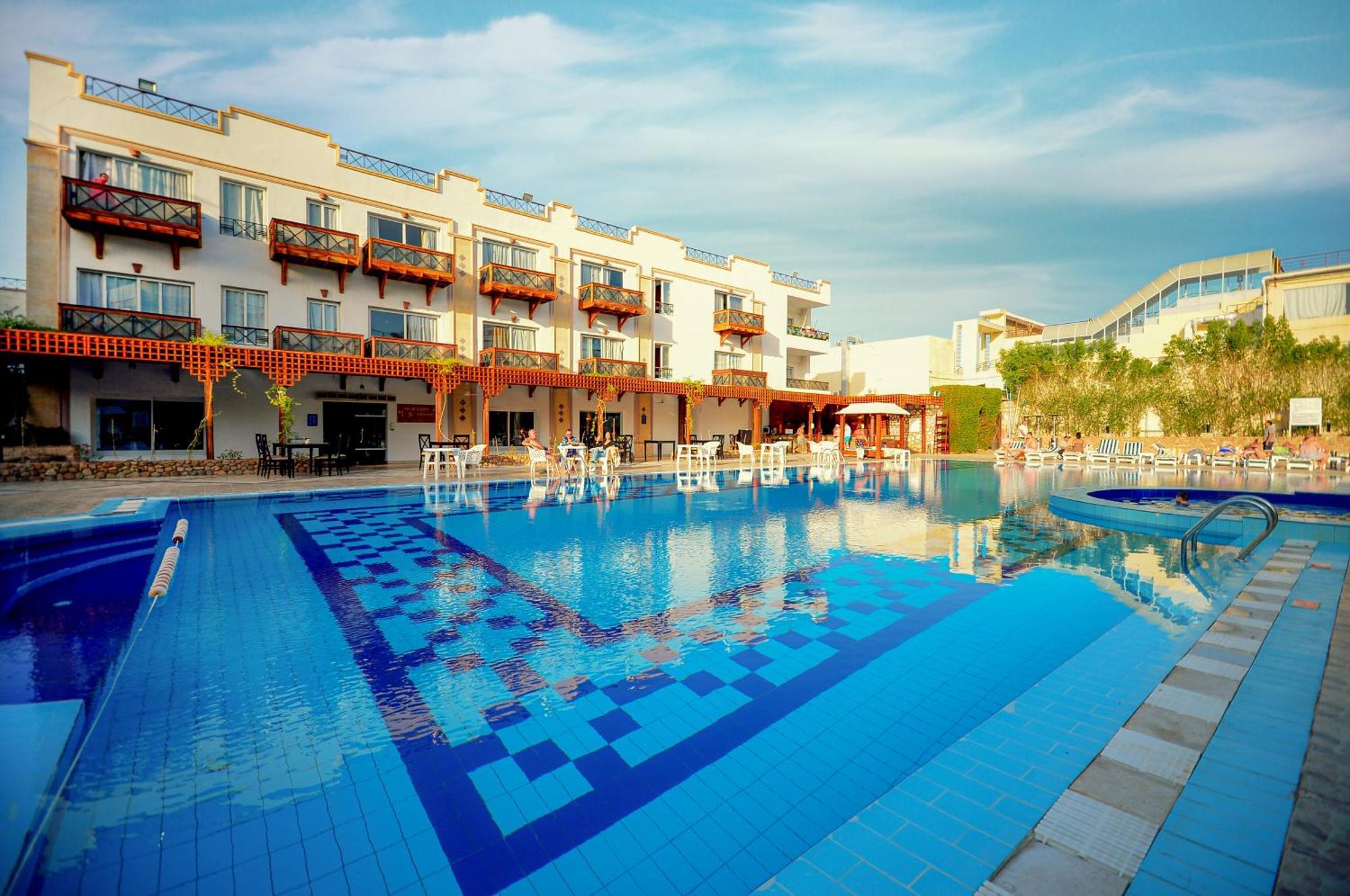 Falcon Naama Star Resort