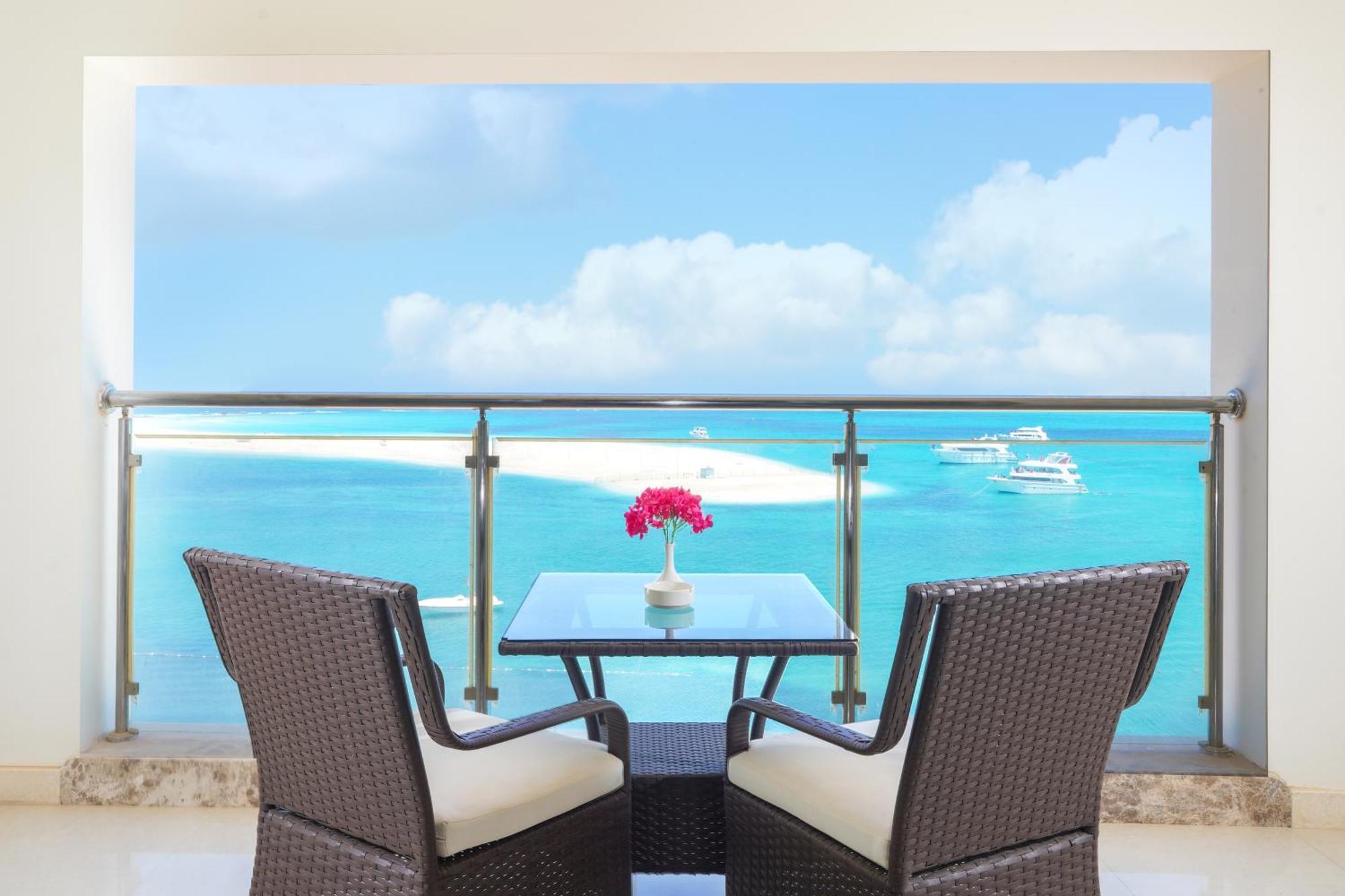 Triumph White Sands 4*