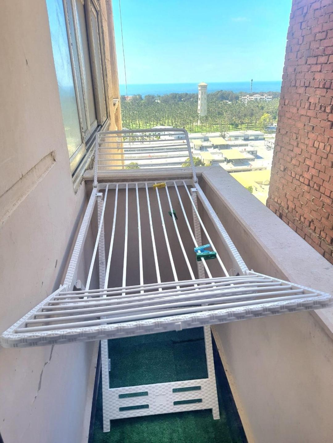 Sea And Montaza Palace View 2 Bedrooms Alexandria,2 Full Bathrooms, With 2 Ac And 1 Stand Fan, Free Wifi , Available Year Days With 3 Heavy Blankets Daire