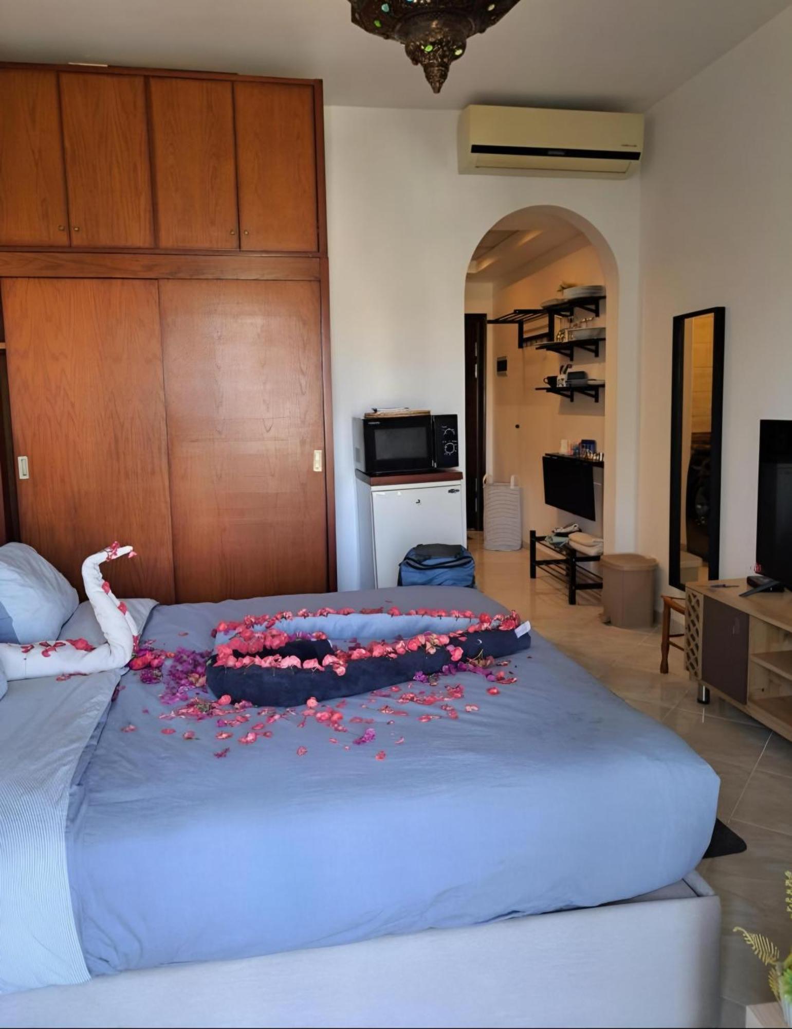 Luxury Beachfront Studio- Foreign Nationals Only *