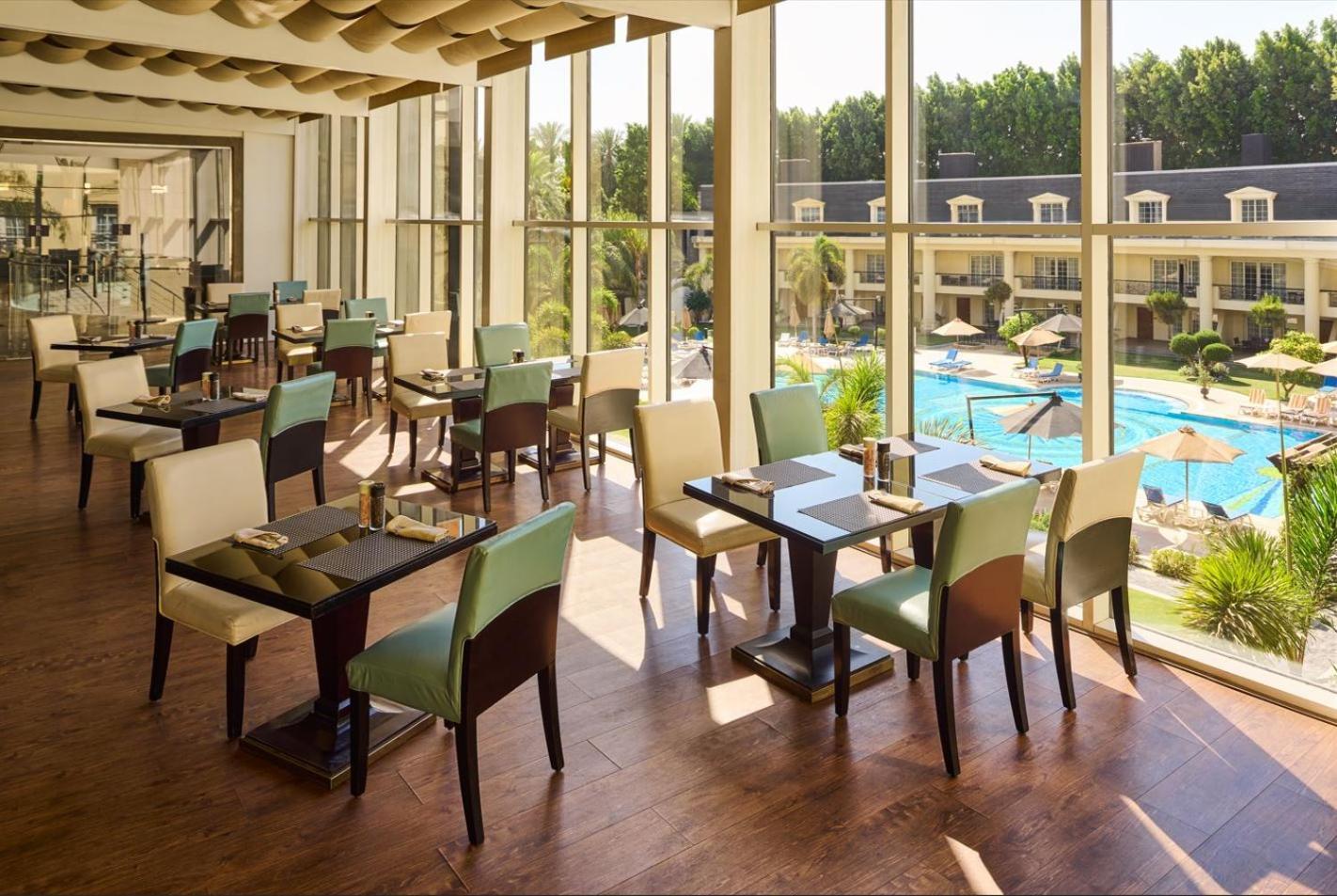 Renaissance Mirage City Otel