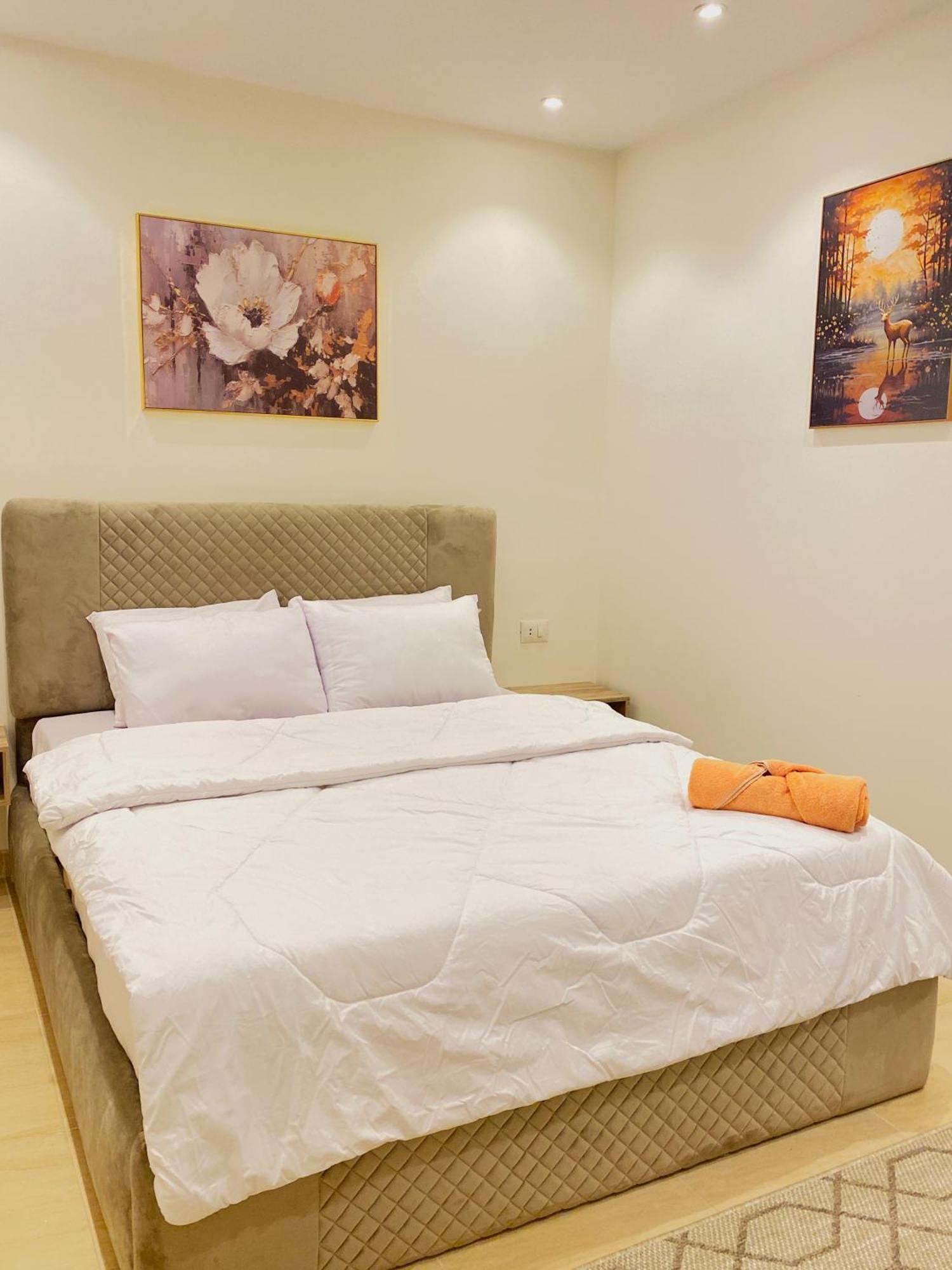 Seven Pyramids Panoramic View Bed & Breakfast Kafrat al Jabal