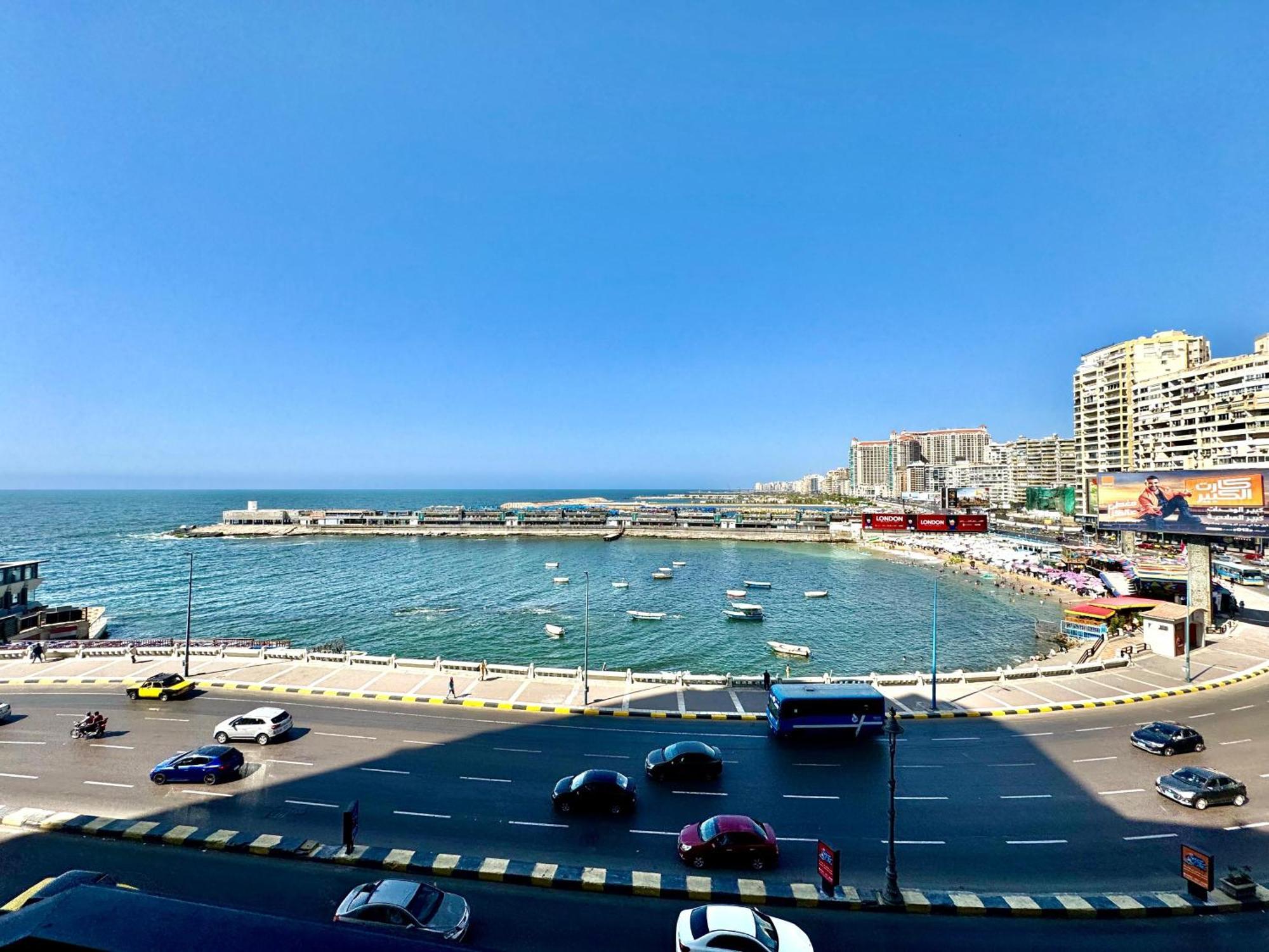 Luxury Gleem 3 Direct Sea View