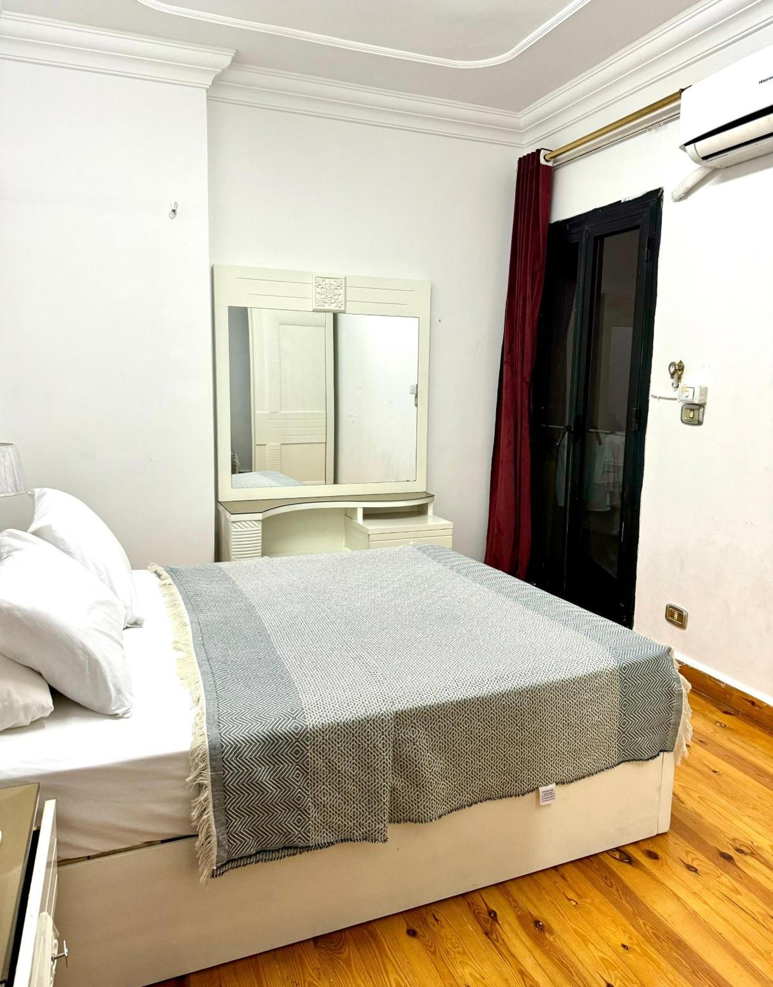 Luxury Gleem 3 Direct Sea View Apartment