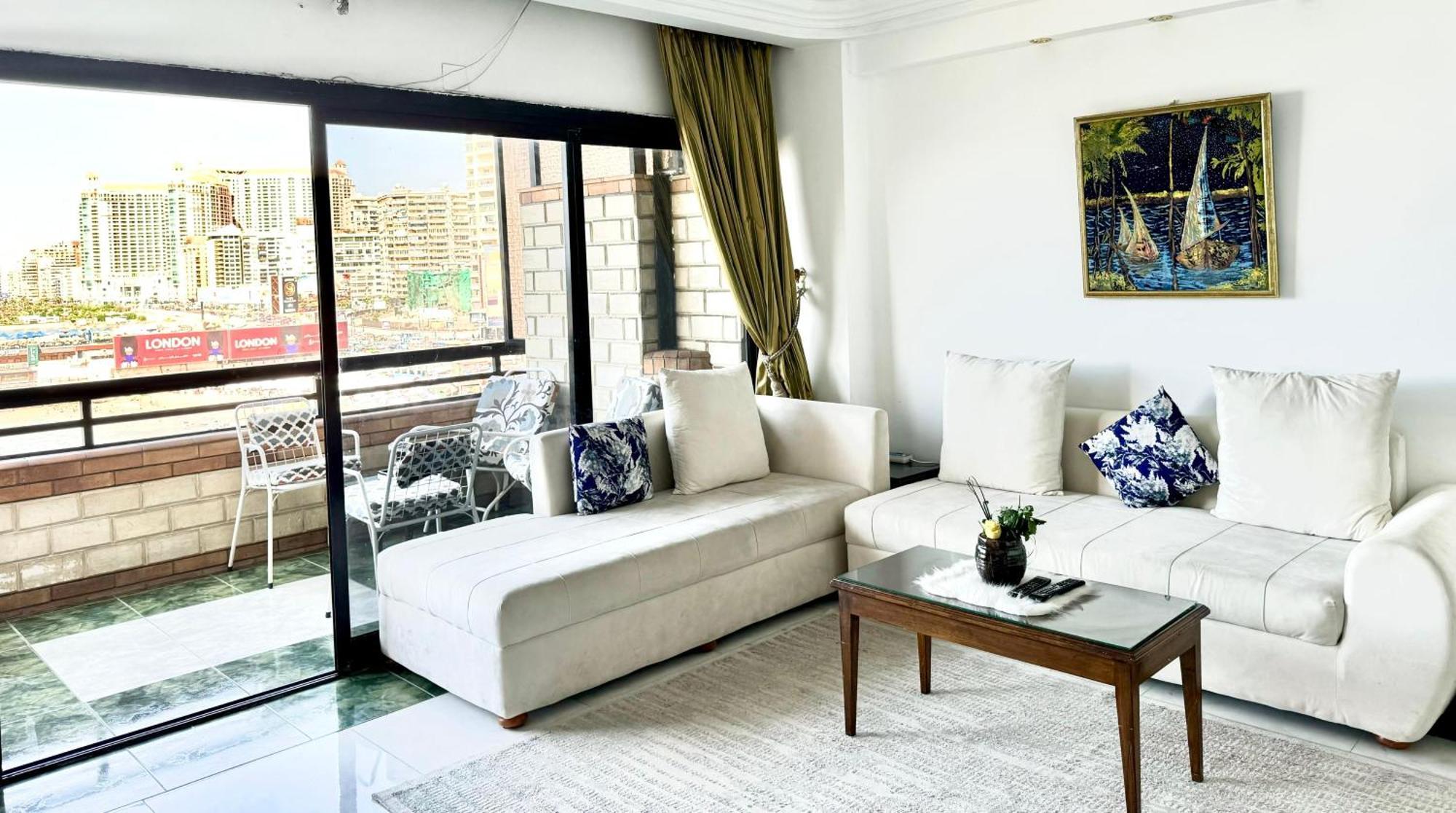 Luxury Gleem 3 Direct Sea View Apartment *